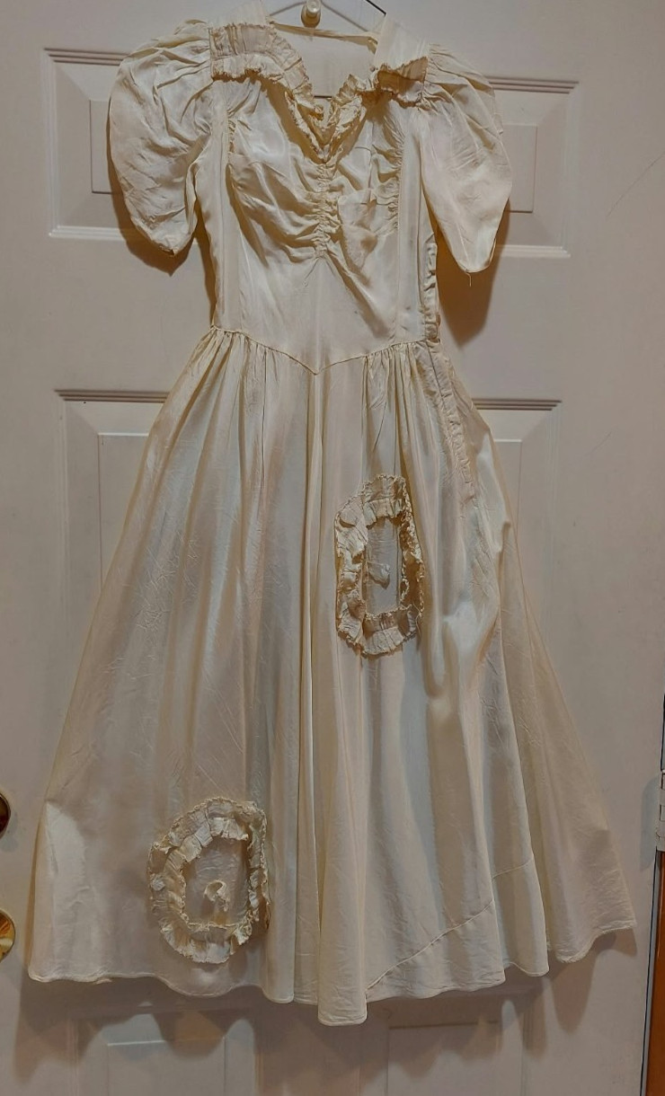 Petite Vintage 1940s Jr. Cotillion Gown, Ivory Rayon Taffeta Romantic Revival Petite Vintage 1940s Jr. Cotillion Gown, Ivory Rayon Taffeta Romantic Revival