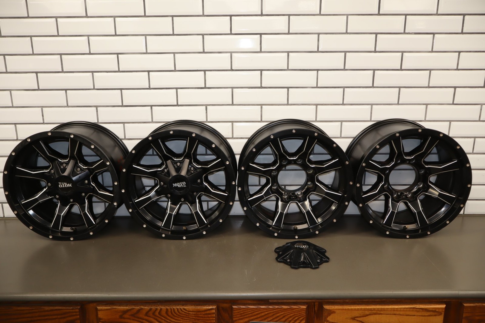 1999-2007 Chevy Silverado 17x9 Moto Metal MO970 Wheel Set of 4