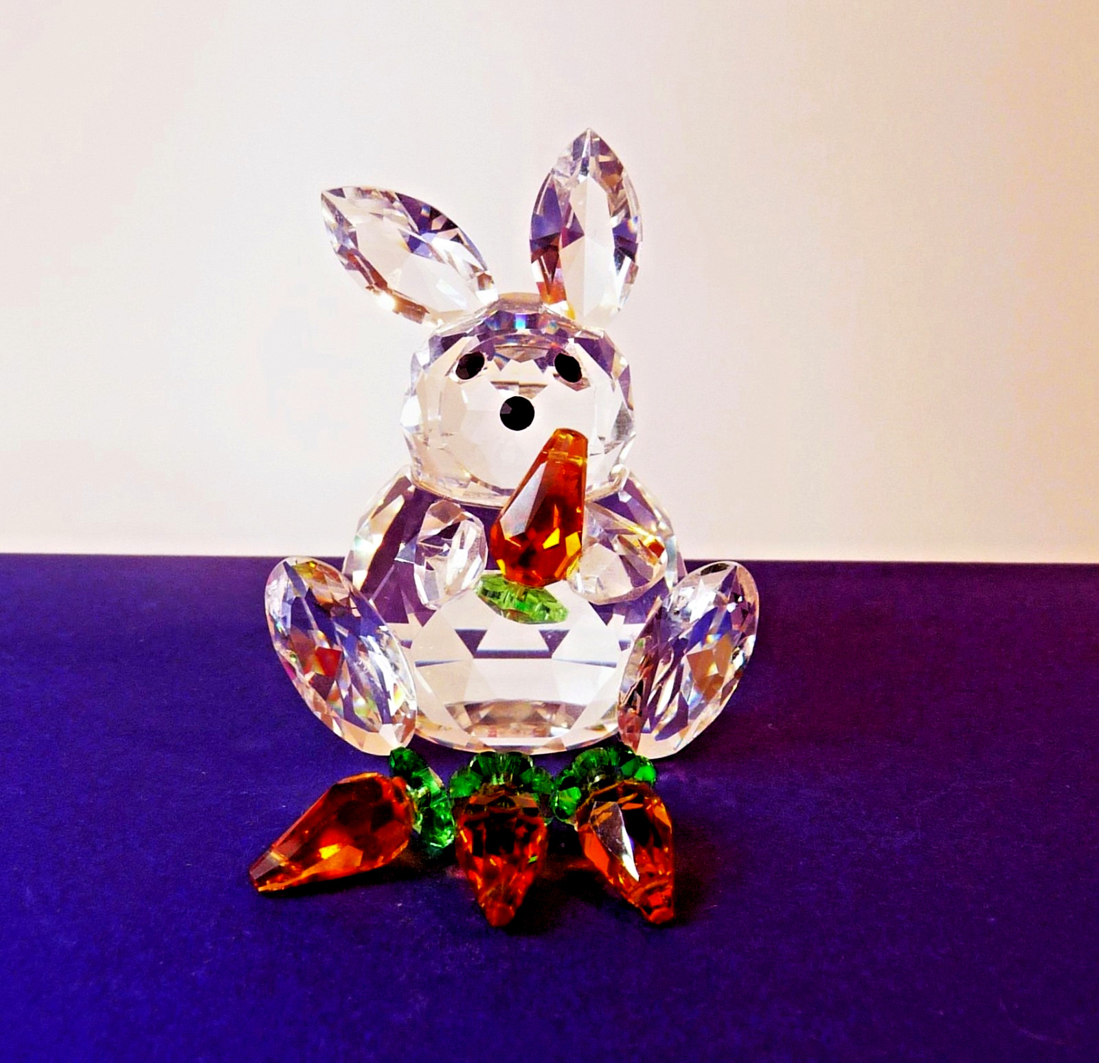 Rare Iris Arc 1985 Bunny Rabbit Holding Carrot And Three Carrots Figurine w/Box