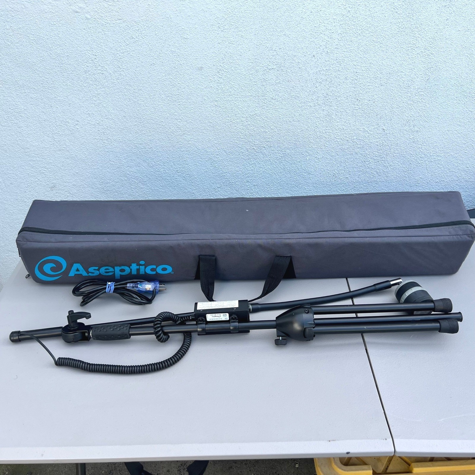 Aseptico ALU-40LED Dental Examination Light Portable Stand w/ Case