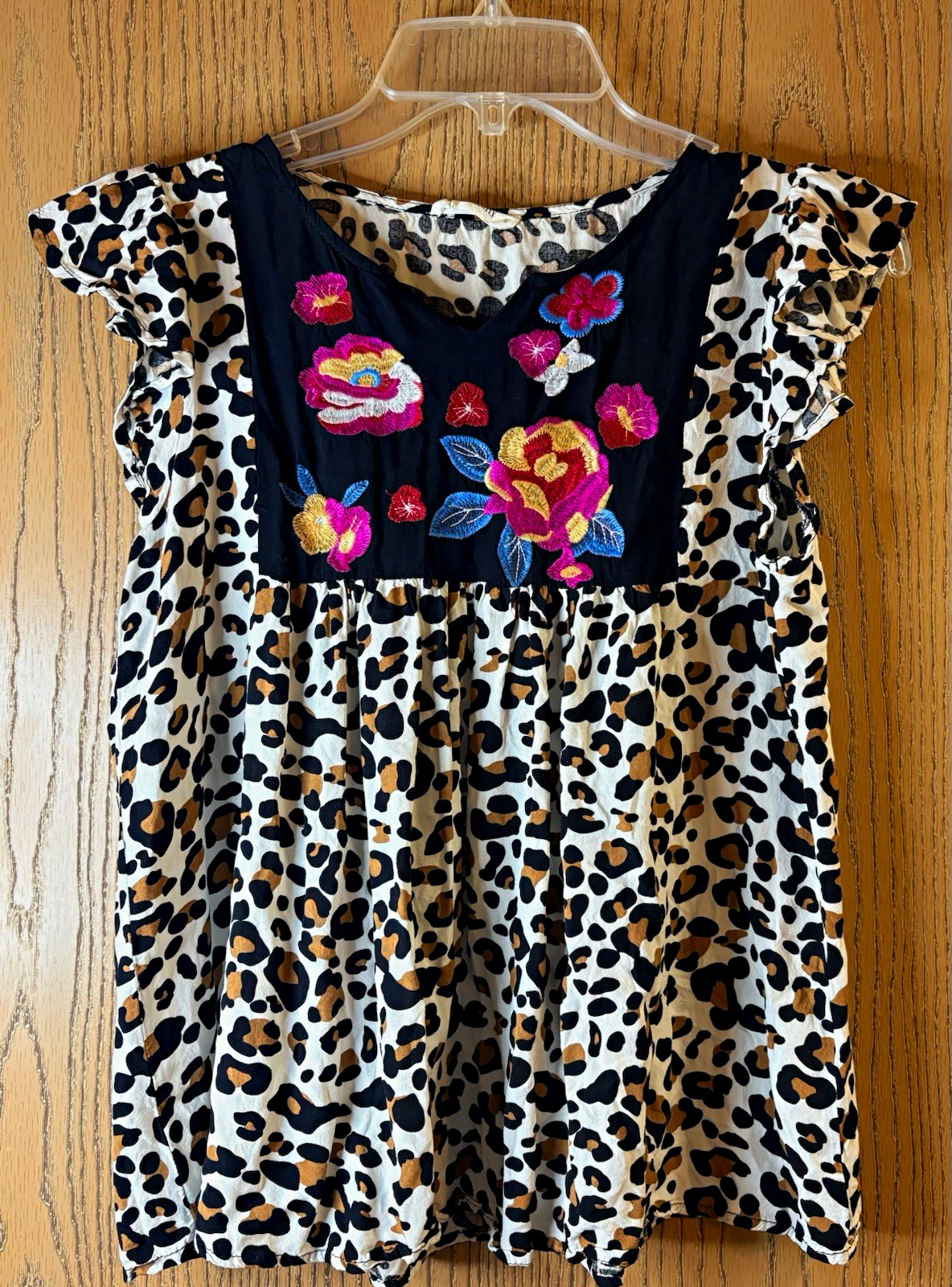 ANDTHEWHY Women’s S Leopard Animal Print Embroidered Flutter Sleeve Blouse ANDTHEWHY Women’s S Leopard Animal Print Embroidered Flutter Sleeve Blouse