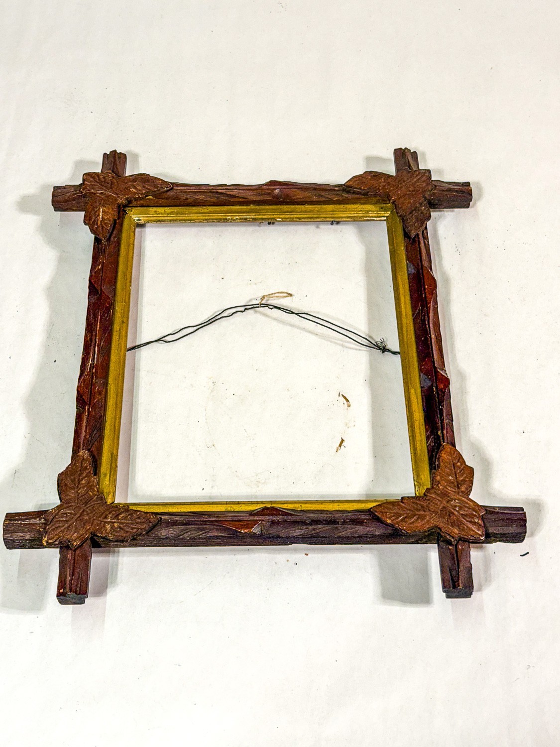[E668] Antique Art Adirondack Carved Wood Picture Frame leaves no glass 8” x 10”