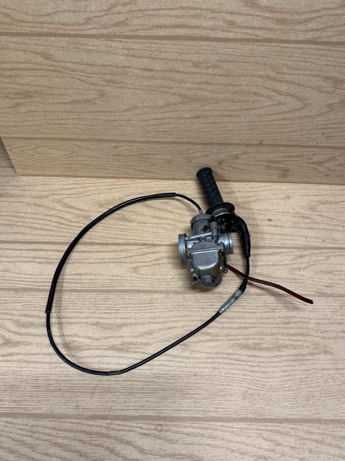 1985 Honda ATC250R PE Carburetor with twist throttle. 1985 Honda ATC250R PE Carburetor with twist throttle.