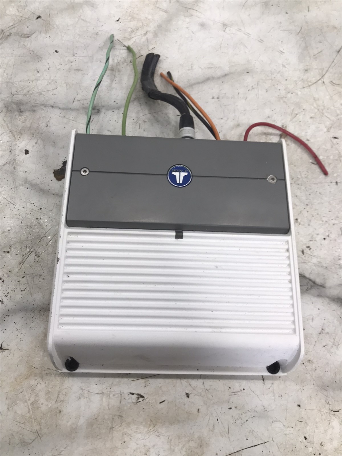 13 Formula 240 BR Boat JL Audio M200/2 amp amplifier