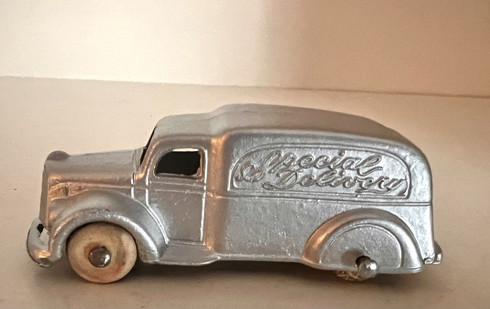TOOTSIETOY 1930's  SPECIAL DELIVERY VAN - VERY GOOD - HARD-TO-FIND TOOTSIETOY