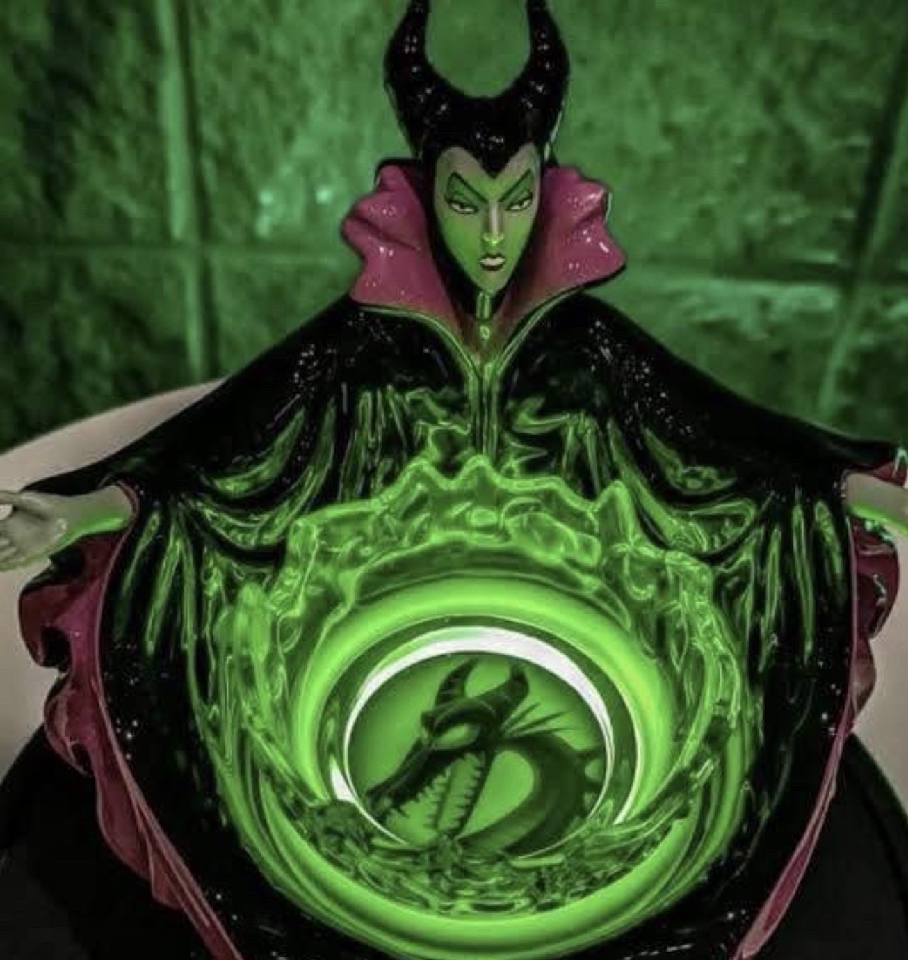 Disney Scentsy Maleficent for Mayhem Villains Warmer 2024 NIB Complete Tested