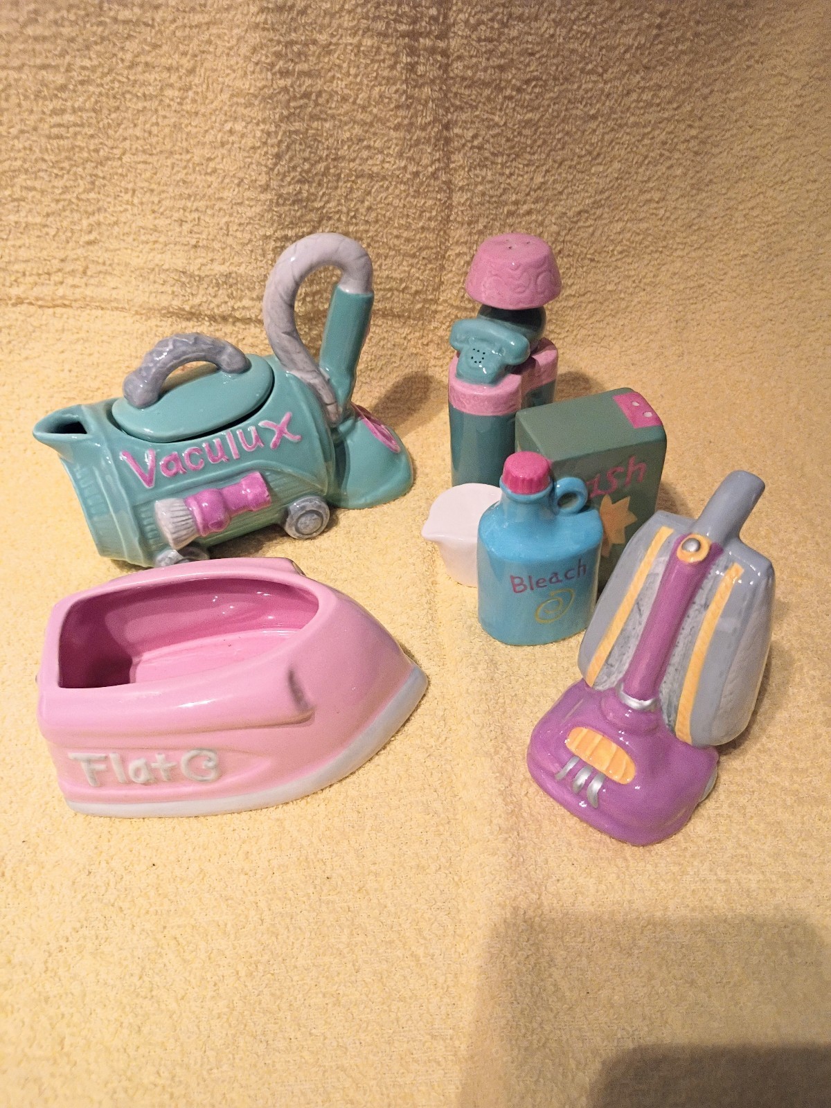 Vintage 1994 OCI Ceramic Laundry & Cleaning Novelty Set Vintage 1994 OCI Ceramic Laundry & Cleaning Novelty Set
