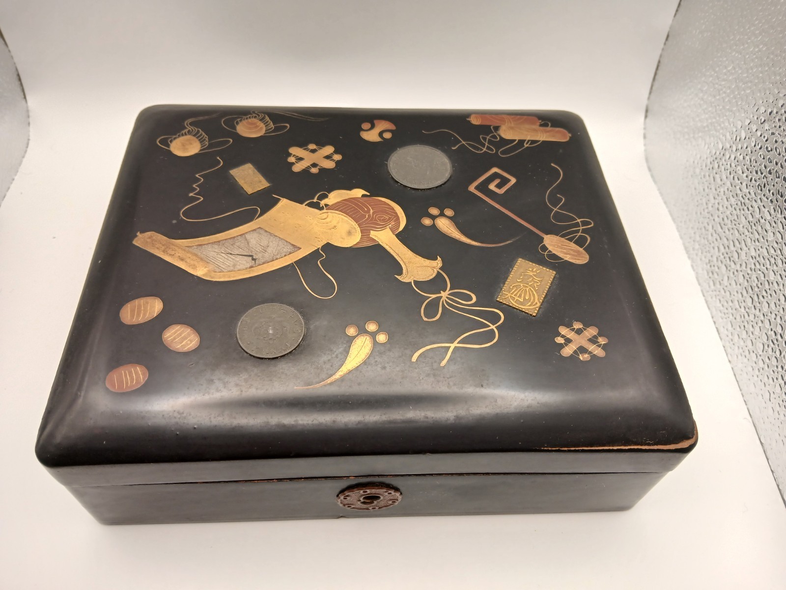 antique Japanese souvenir lacquer box early 1900's Meiji period Kanai style antique Japanese souvenir lacquer box early 1900's Meiji period Kanai style