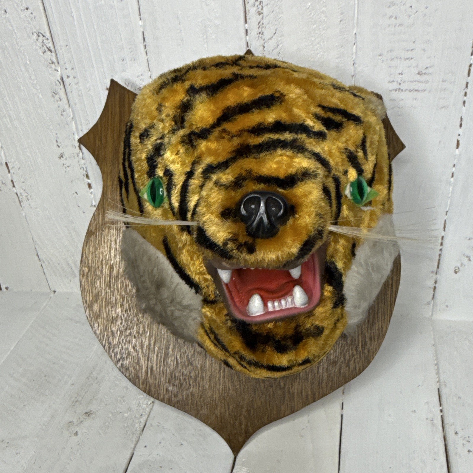 Vintage 1960s Rushton Wall Plaque Faux Taxidermy Tiger Head Wall Mount Vintage 1960s Rushton Wall Plaque Faux Taxidermy Tiger Head Wall Mount