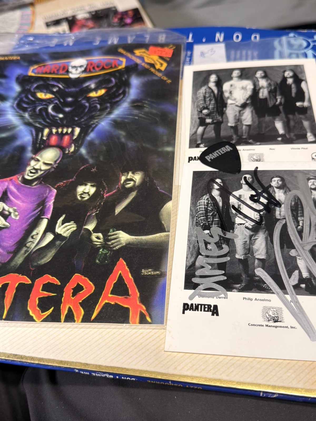 Autographs Pantera Guitar Pick Dimebag Darrell PLUS Hard Rock Comic Book Rare 3 Autographs Pantera Guitar Pick Dimebag Darrell PLUS Hard Rock Comic Book Rare 3