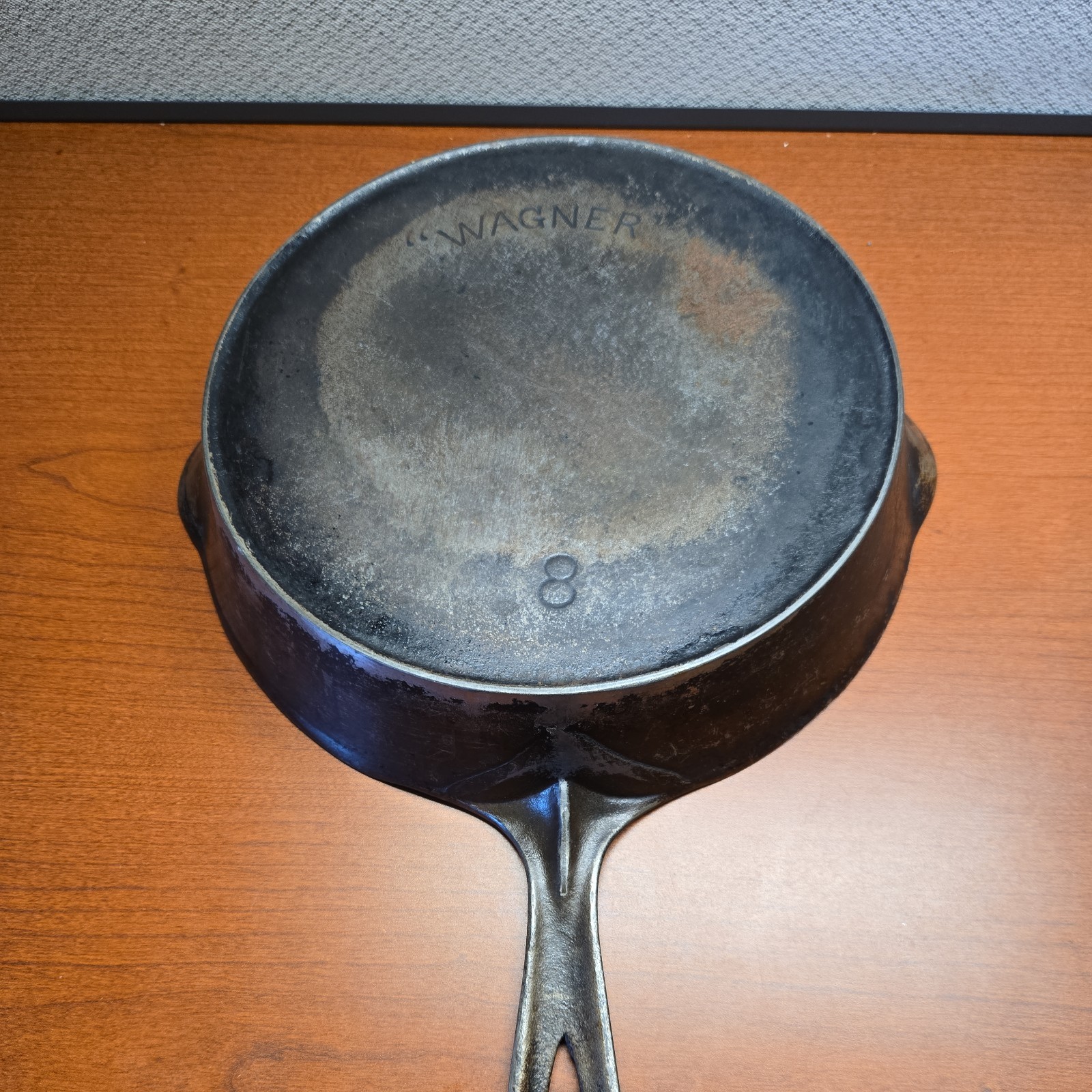 VINTAGE “WAGNER” ARCH LOGO CAST IRON SKILLET NO.8 HEAT RING 1RST SERIES