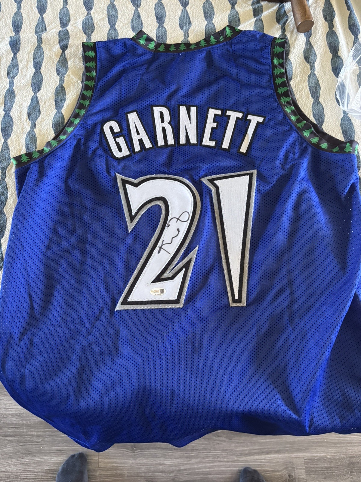 KEVIN GARNETT signed auto MINNESOTA TIMBERWOLVES Jersey w/ COA JSA KEVIN GARNETT signed auto MINNESOTA TIMBERWOLVES Jersey w/ COA JSA