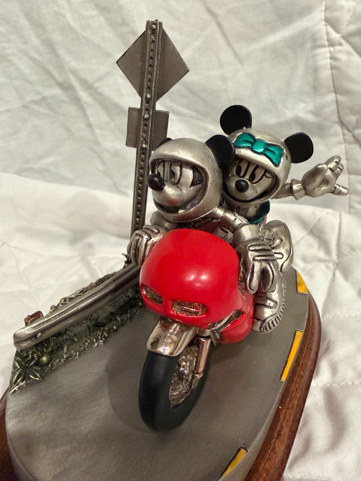 RARE Disney Chilmark Mickey & Minnie TWO WHEELING LOOKING for ADVENTURE Figurine RARE Disney Chilmark Mickey & Minnie TWO WHEELING LOOKING for ADVENTURE Figurine