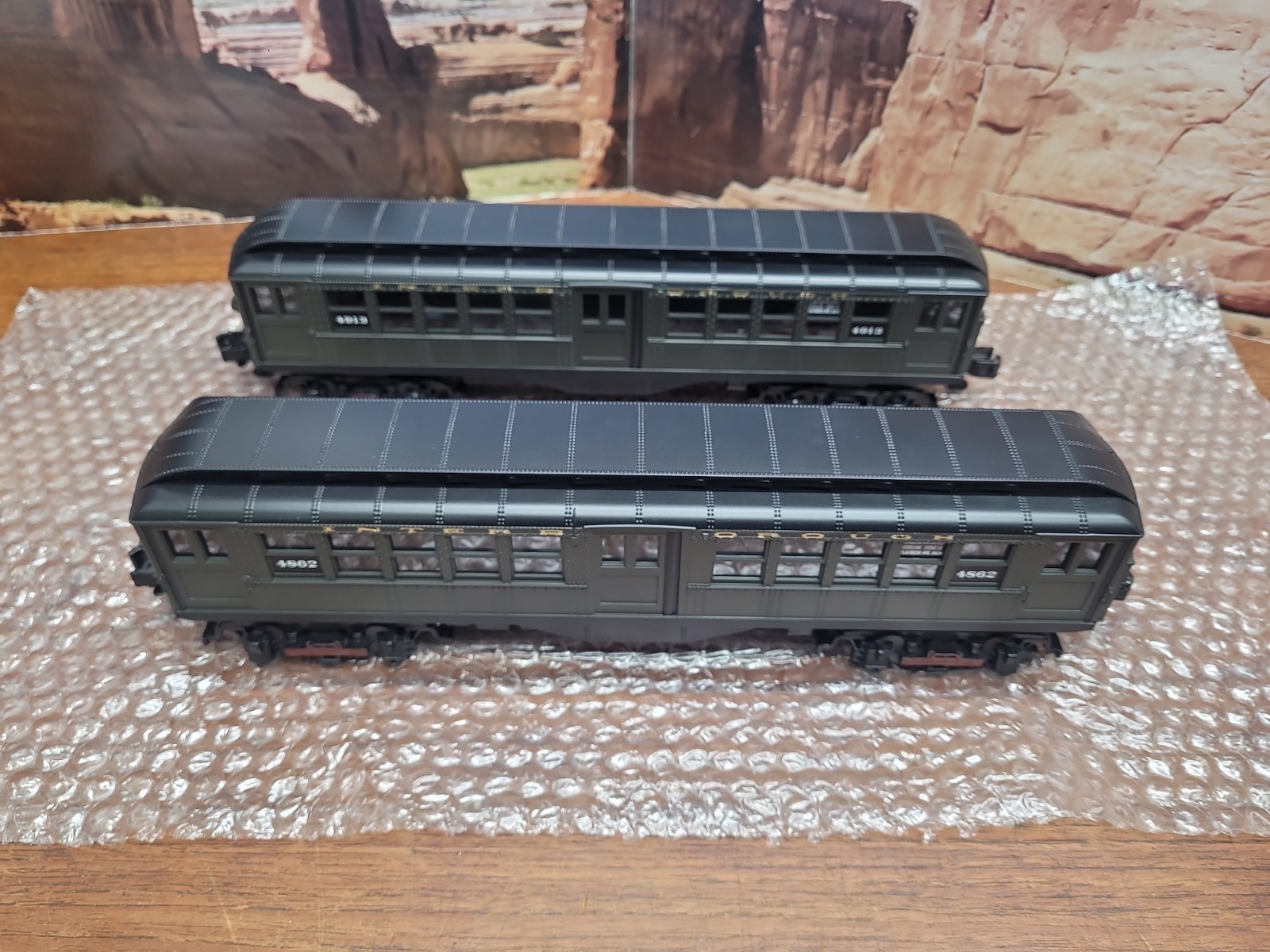 Railking By Mth 2-car LO-V Non Powered Set Railking By Mth 2-car LO-V Non Powered Set