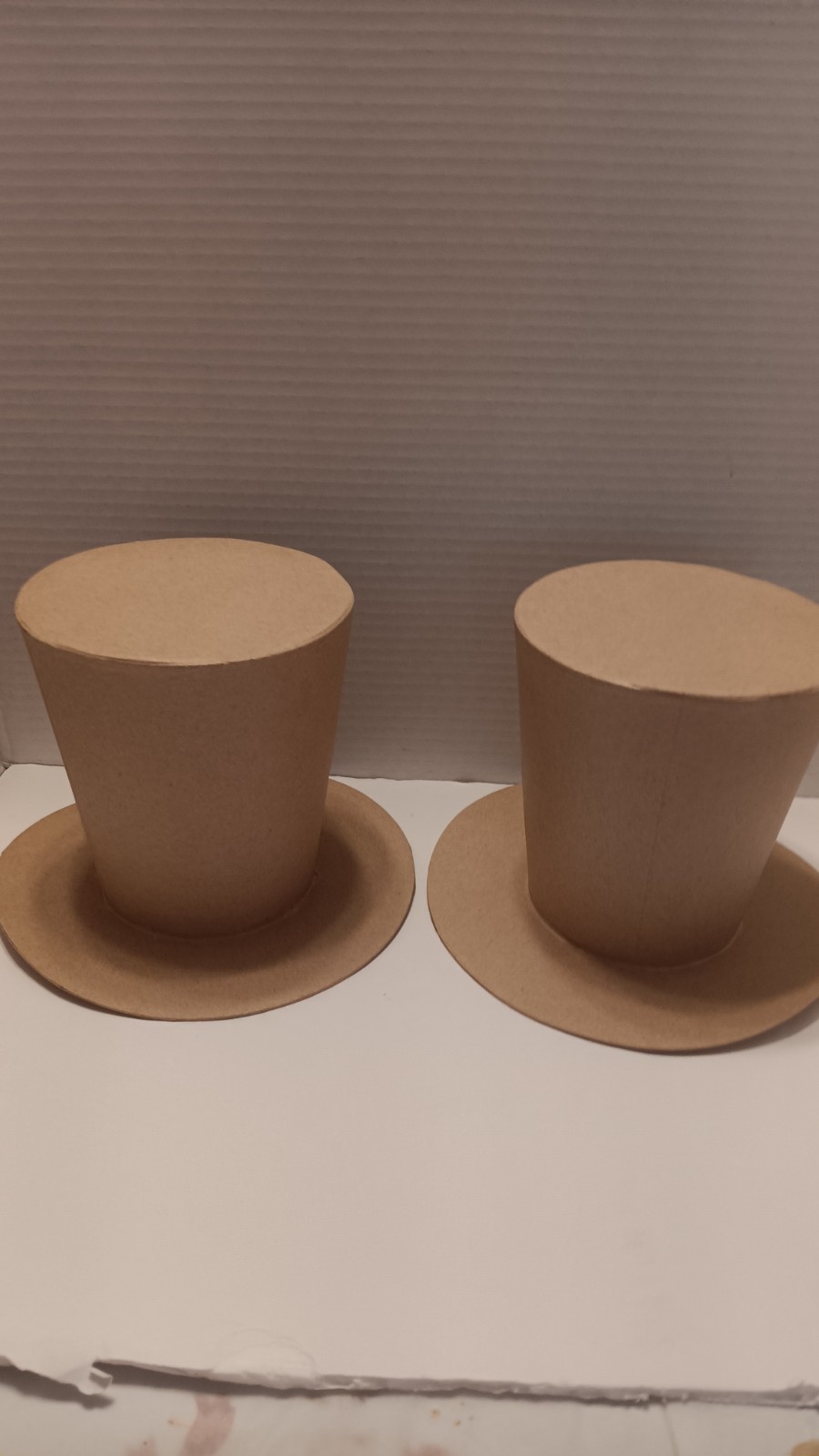 SET OF 2 PAPER MACHE 6\'\' TOP HATS FOR CRAFTS NEW SET OF 2 PAPER MACHE 6\'\' TOP HATS FOR CRAFTS NEW