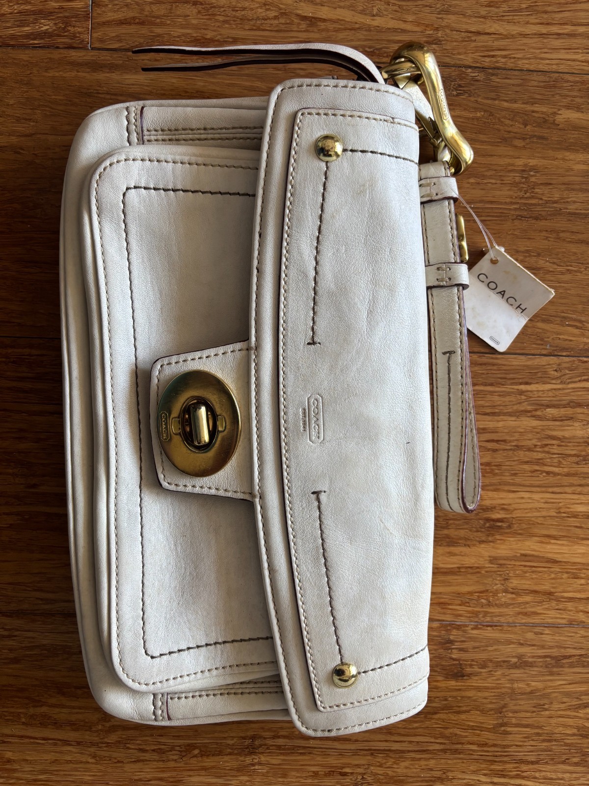 Rare Coach Hampton Lindsey Clutch 12450, Off-White Leather, NWT