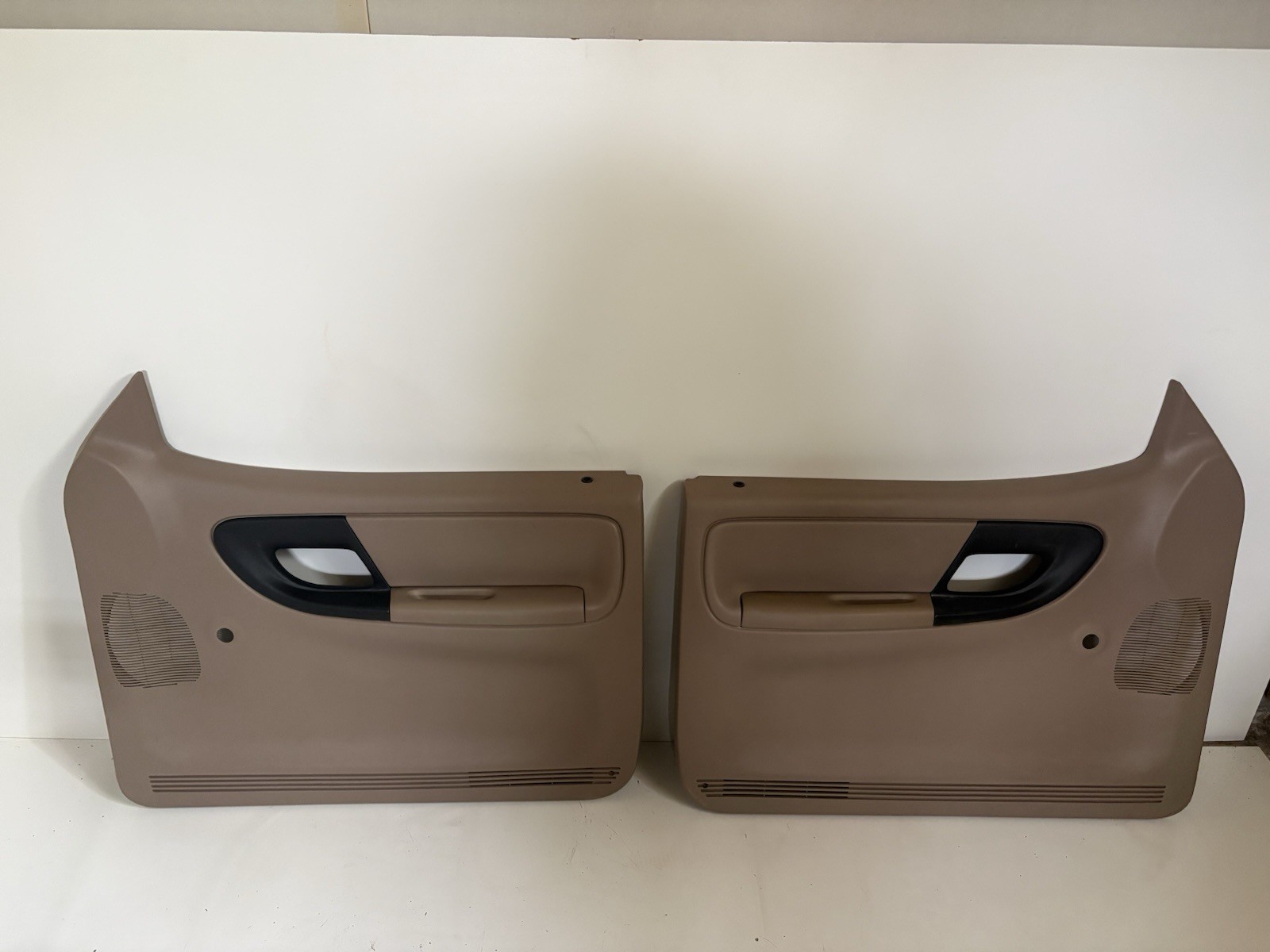 1995-2001 Ford Ranger Set Of Front Interior Power Door Panels OEM Tan 1995-2001 Ford Ranger Set Of Front Interior Power Door Panels OEM Tan