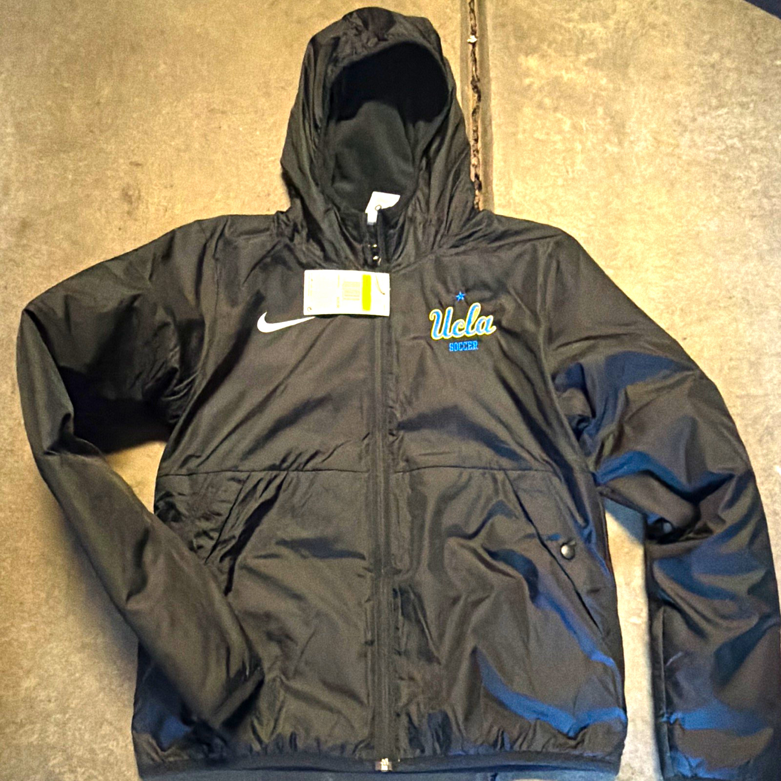 Nike UCLA Bruins Soccer Women’s Full Zip Hooded Jacket Black S DC8039-010 Nike UCLA Bruins Soccer Women’s Full Zip Hooded Jacket Black S DC8039-010