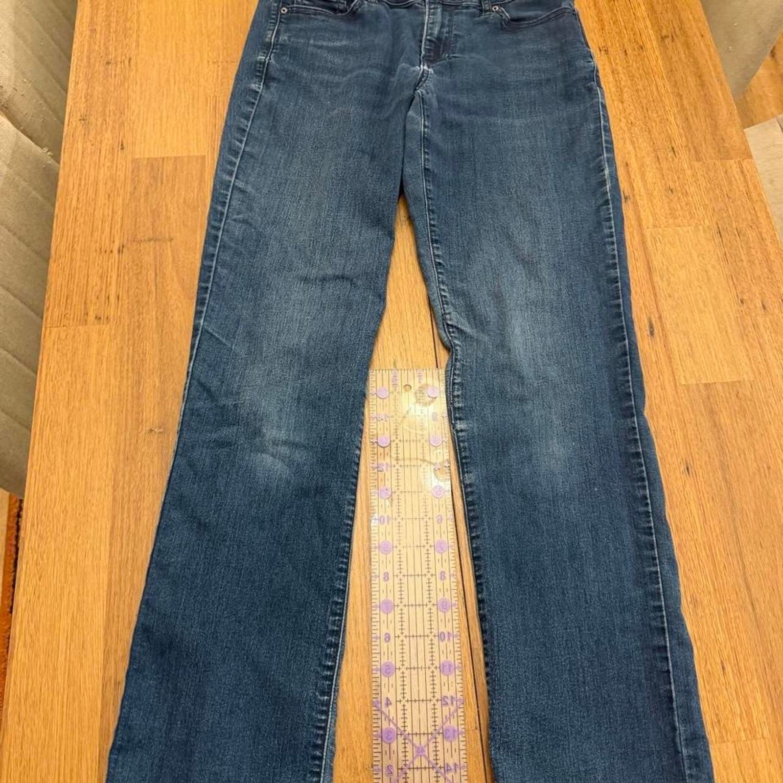 Calvin Klein Jeans Womens Size 6 Straight Leg Dark Wash Calvin Klein Jeans Womens Size 6 Straight Leg Dark Wash