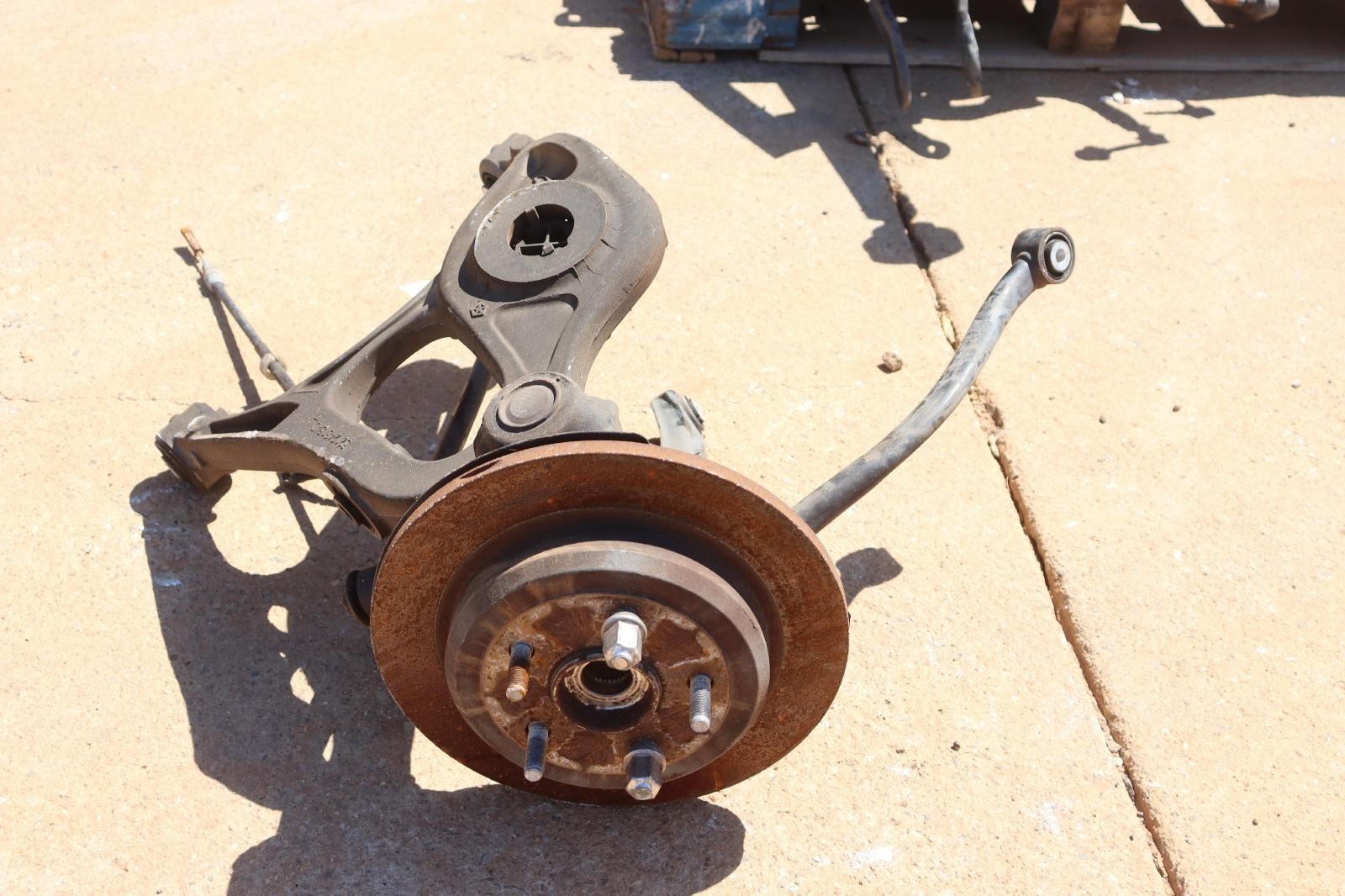 2011-2015 DODGE DURANGO 4WD REAR LEFT SIDE SPINDLE KNUCKLE HUB CONTROL ARMS OEM