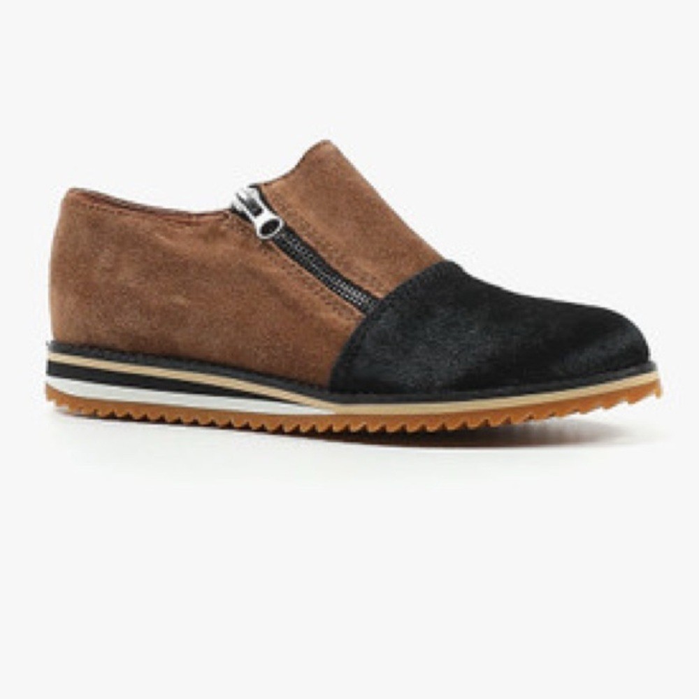 Women’s ALL BLACK Footwear Cap Toe Pony Hair Suede leather loafers- Size 37 Women’s ALL BLACK Footwear Cap Toe Pony Hair Suede leather loafers- Size 37