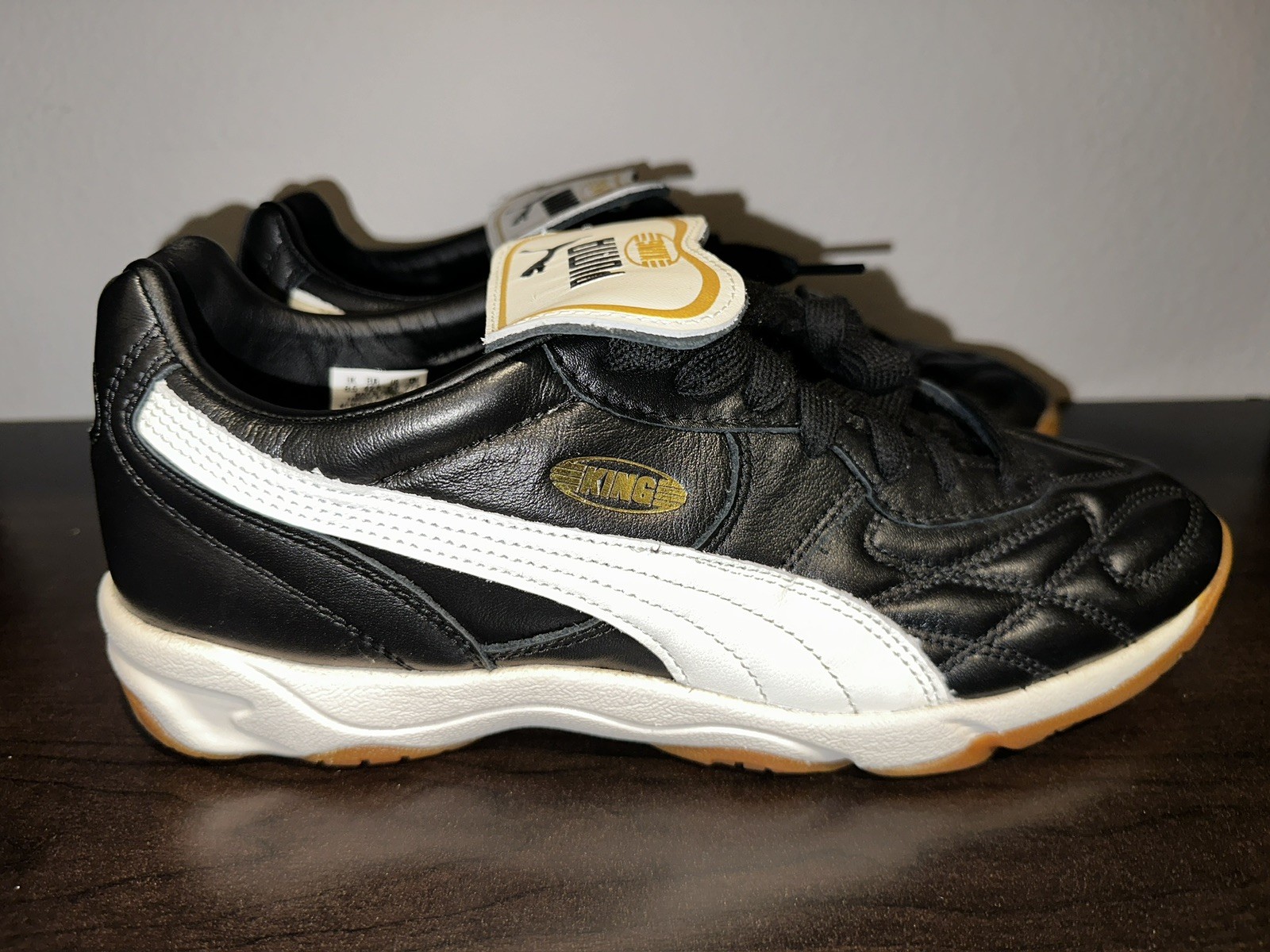 Mens Size 9.5 PUMA King Indoor 401683 01  Black/White
