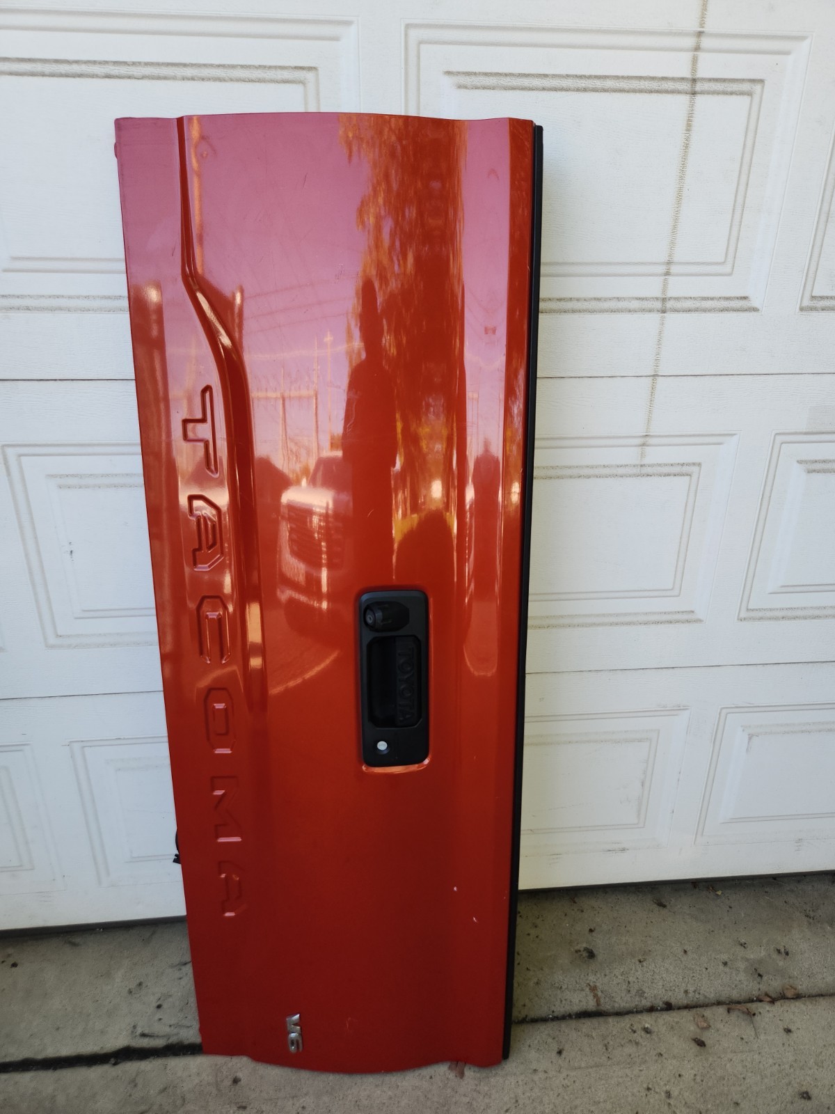 2016 - 2022 TOYOTA TACOMA COMPLETE REAR TAILGATE TRUNK WITH CAM 2016 - 2022 TOYOTA TACOMA COMPLETE REAR TAILGATE TRUNK WITH CAM