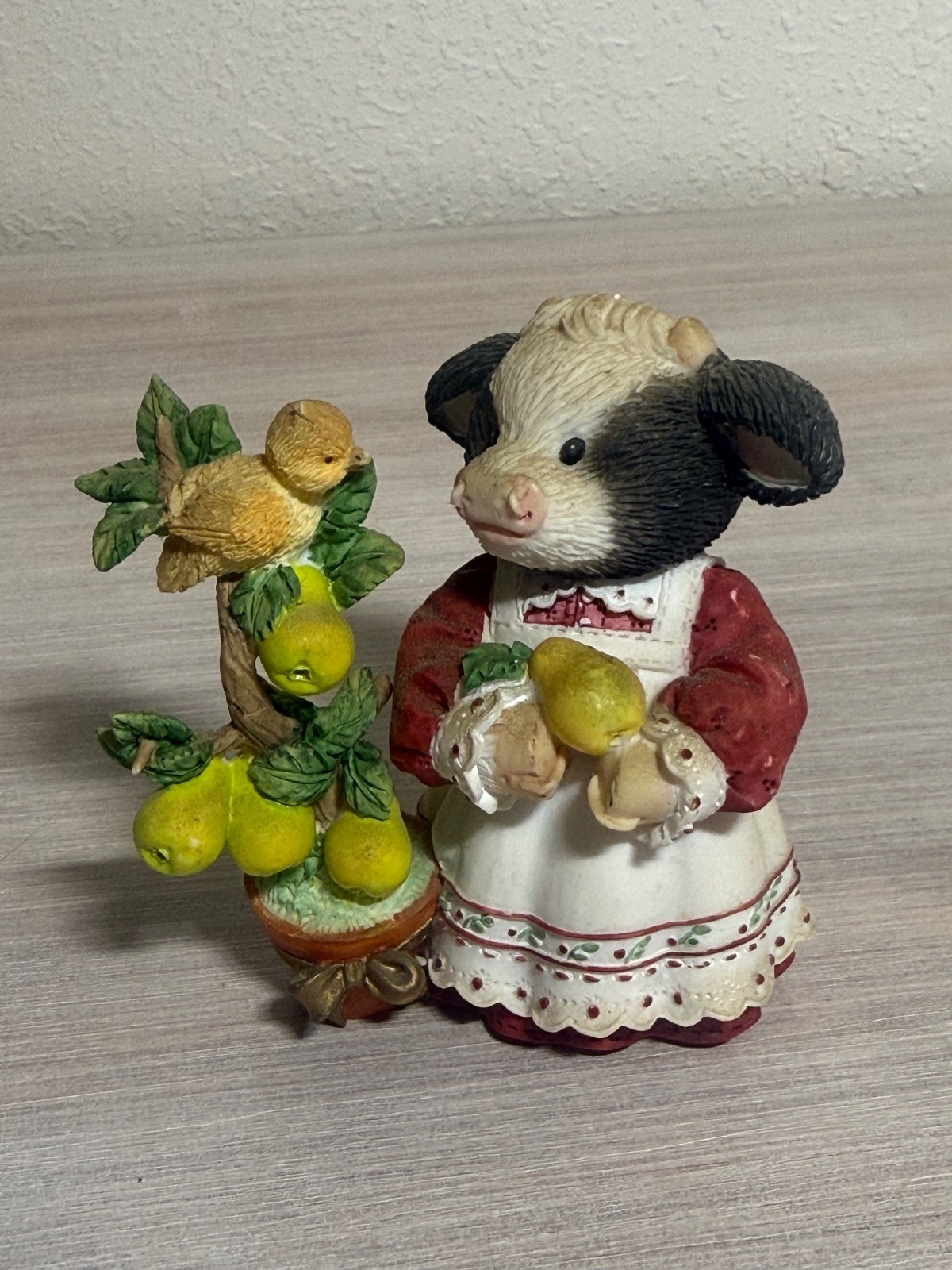 VTG Mary’s Moo Moos I Picked A Sweet Friend Cow Pear Tree Figurine 1998 #371327