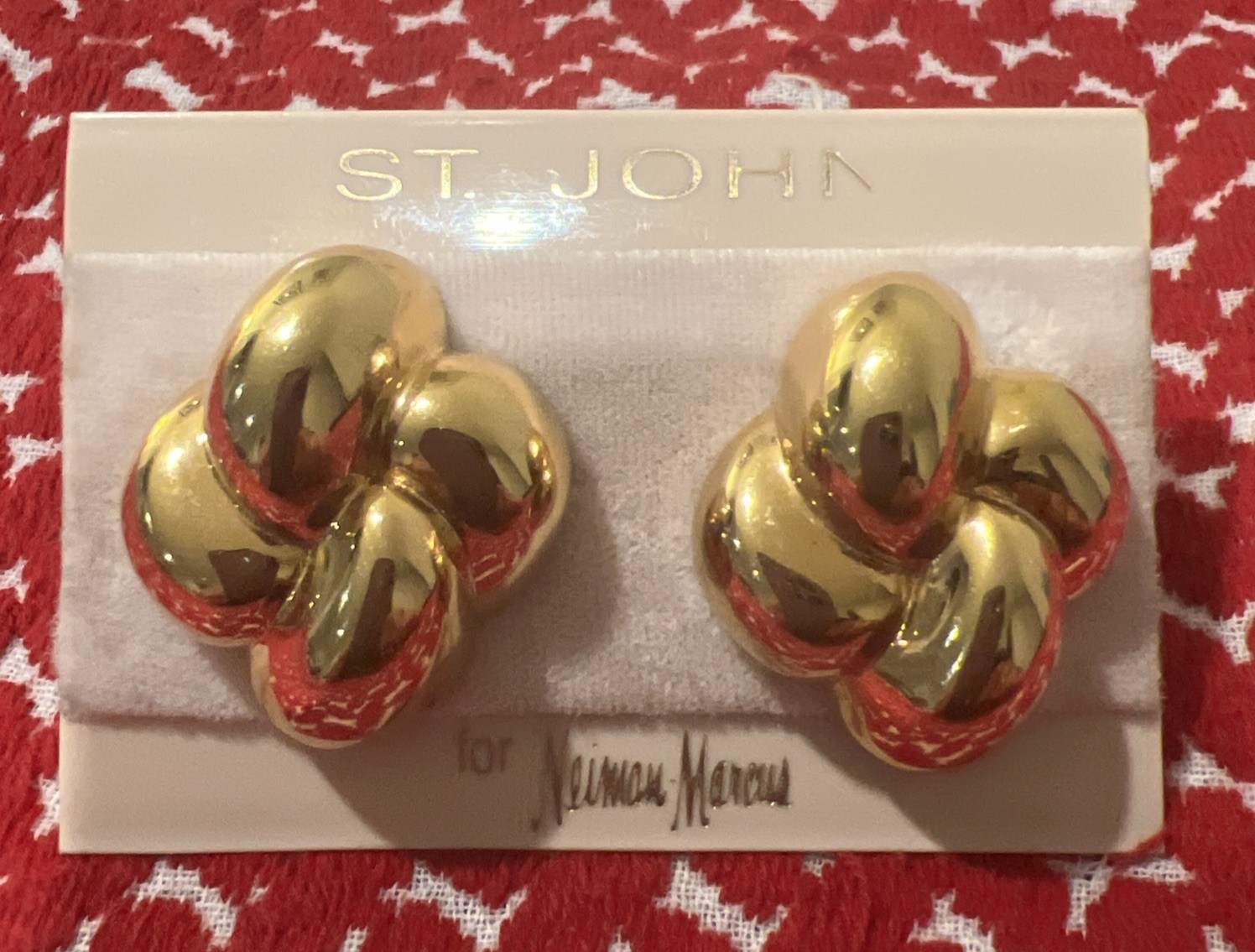 NEW ST JOHN, NEIMAN MARCUS, Clip On Vintage Earrings🔥 NEW ST JOHN, NEIMAN MARCUS, Clip On Vintage Earrings🔥