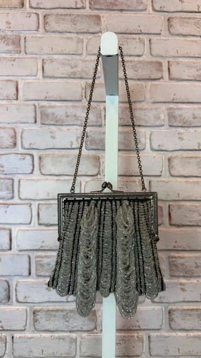 Antique 1920s Art Deco Silver Beaded Swag Flapper Evening Purse with Chain Antique 1920s Art Deco Silver Beaded Swag Flapper Evening Purse with Chain