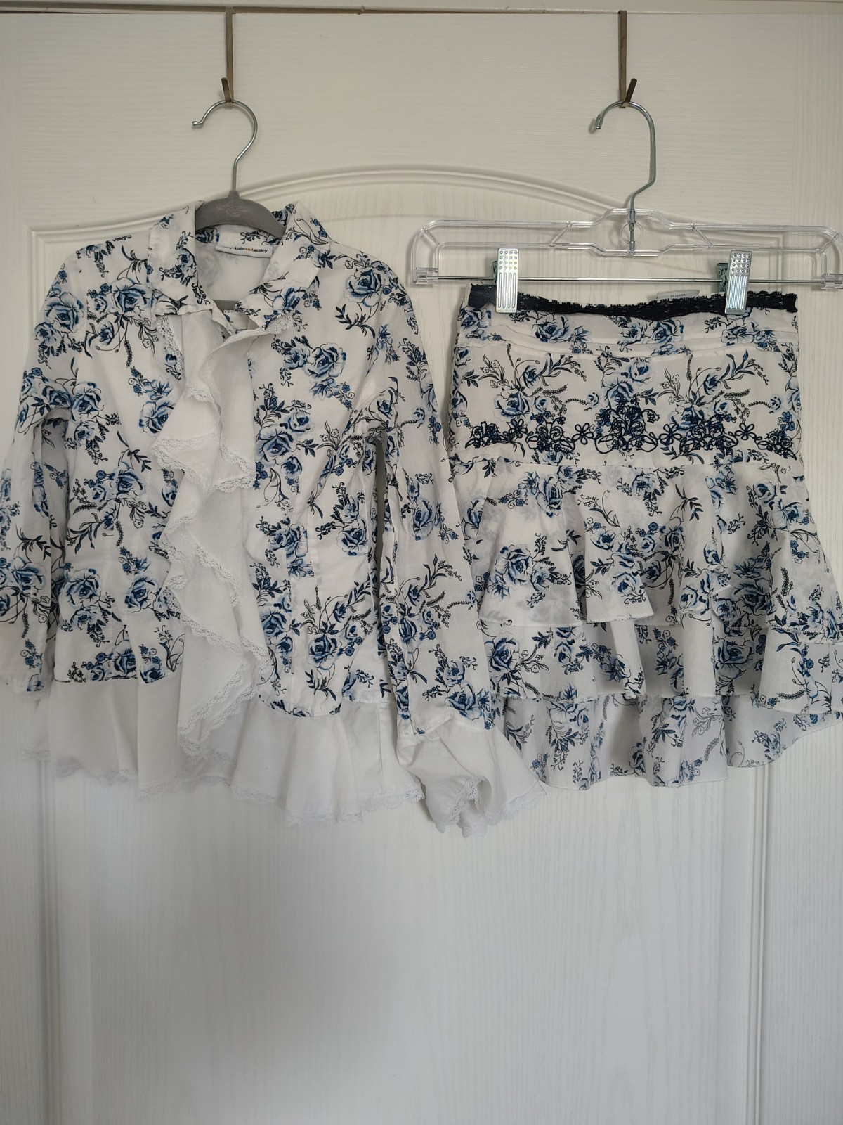Mary-Kate & Ashley Y2K Outfit Ruffled Blouse Skirt