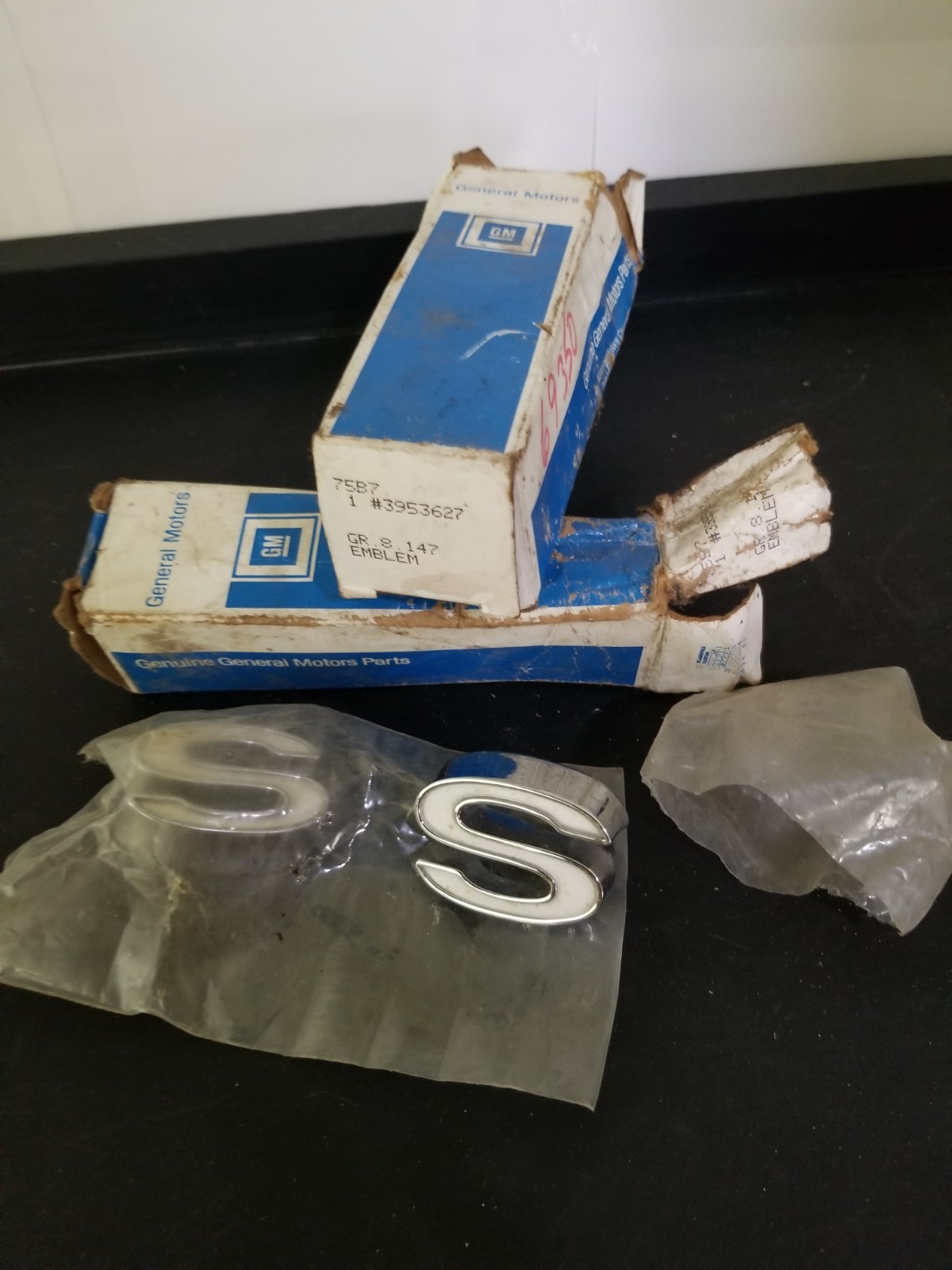 NOS OEM GM 1960s Camaro SS Chevelle  Fender Emblems Ornaments Trim Pair Chevy 