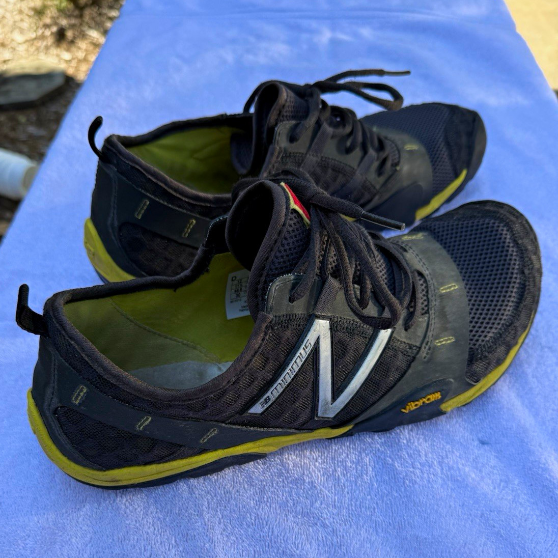 New Balance Minimus MT10GY Men\'s Trail Running Sneakers Black/Yellow Lace-Up
