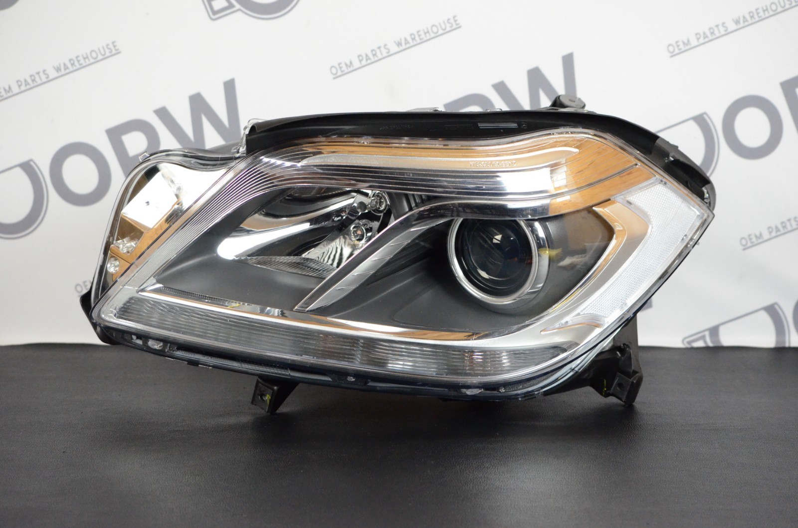 Perfect 2013-2016 Mercedes Benz GL Class Halogen Headlight Left Side Euro Spec Perfect 2013-2016 Mercedes Benz GL Class Halogen Headlight Left Side Euro Spec