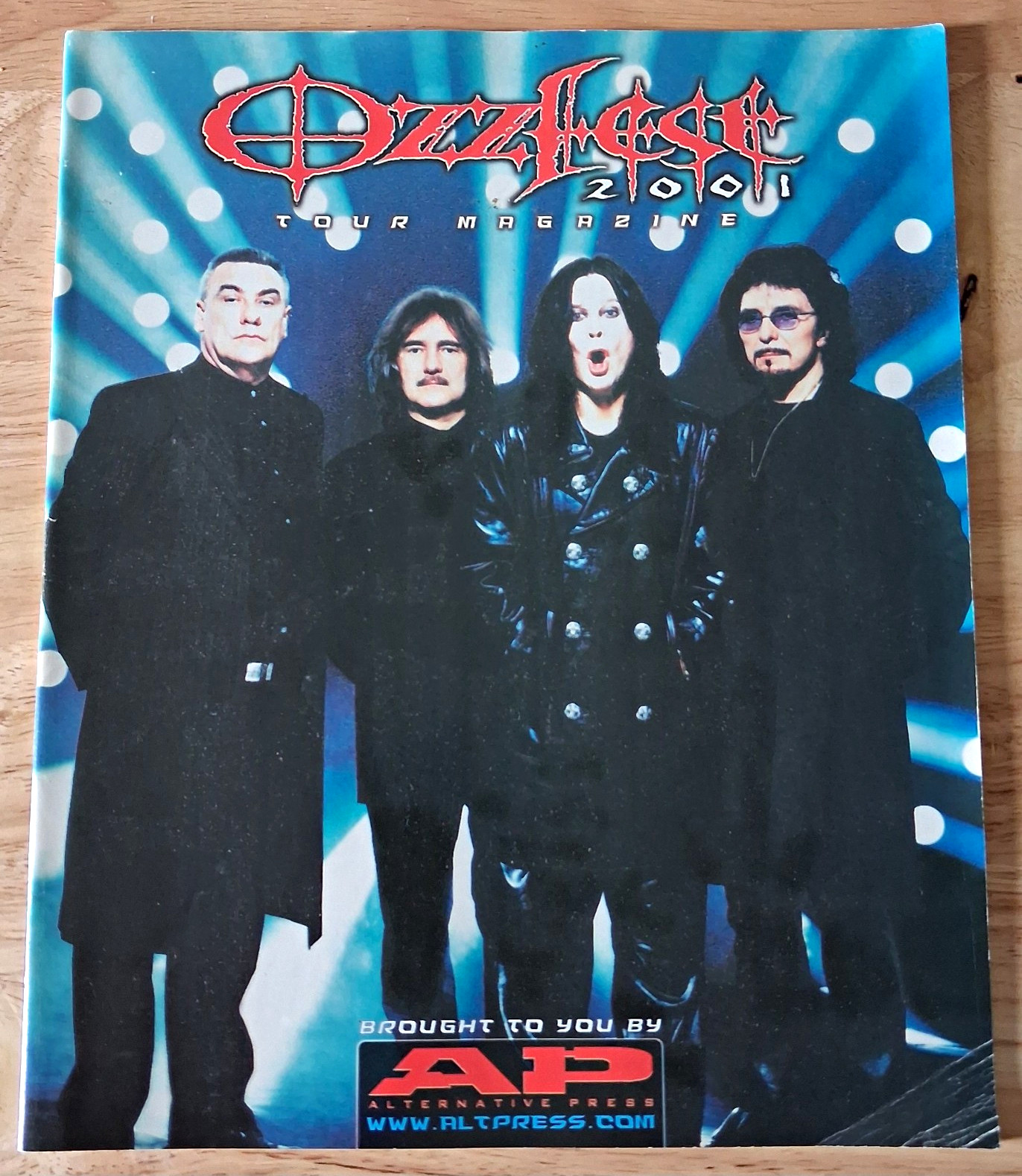 Ozzfest 2001 Tour Magazine (inside signed by 2 bands) 8.5x11 Ozzfest 2001 Tour Magazine (inside signed by 2 bands) 8.5x11