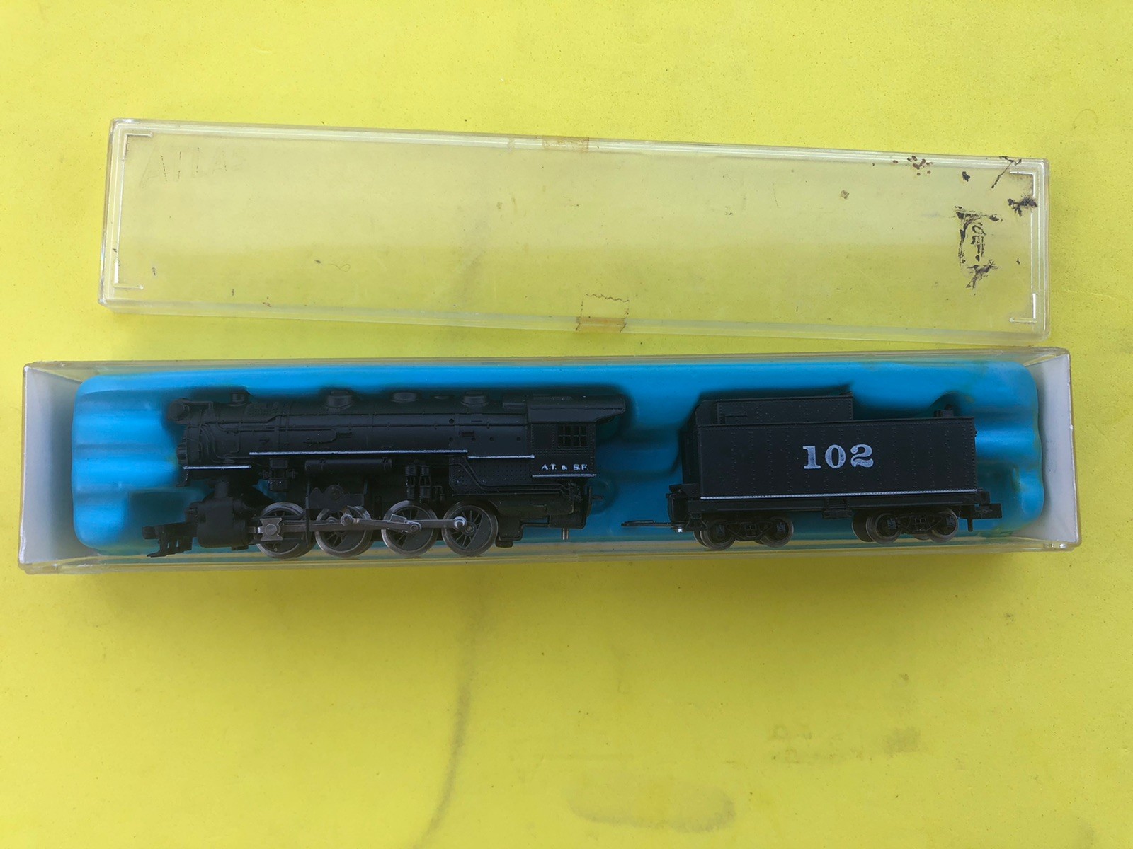 Vintage Atlas N Scale 0-8-0 Sante Fe Steam Locomotive & Tender #2111 With Box Vintage Atlas N Scale 0-8-0 Sante Fe Steam Locomotive & Tender #2111 With Box