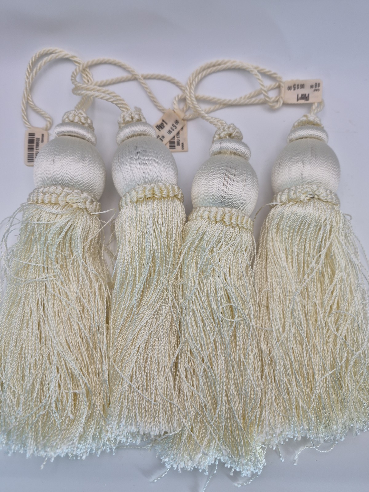 4 VTG PIER1 IMPORTS CREAM DECORATIVE FURNITURE/DOOR/CHRISTMAS TASSELS NOS W/TAGS 4 VTG PIER1 IMPORTS CREAM DECORATIVE FURNITURE/DOOR/CHRISTMAS TASSELS NOS W/TAGS