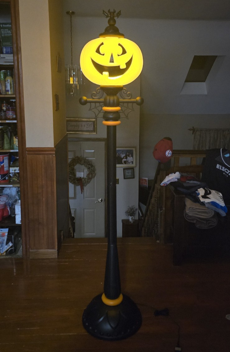 Hyde and Eek Halloween 6 ft Pumpkin LED Street Lamp Indoor/Outdoor NIB