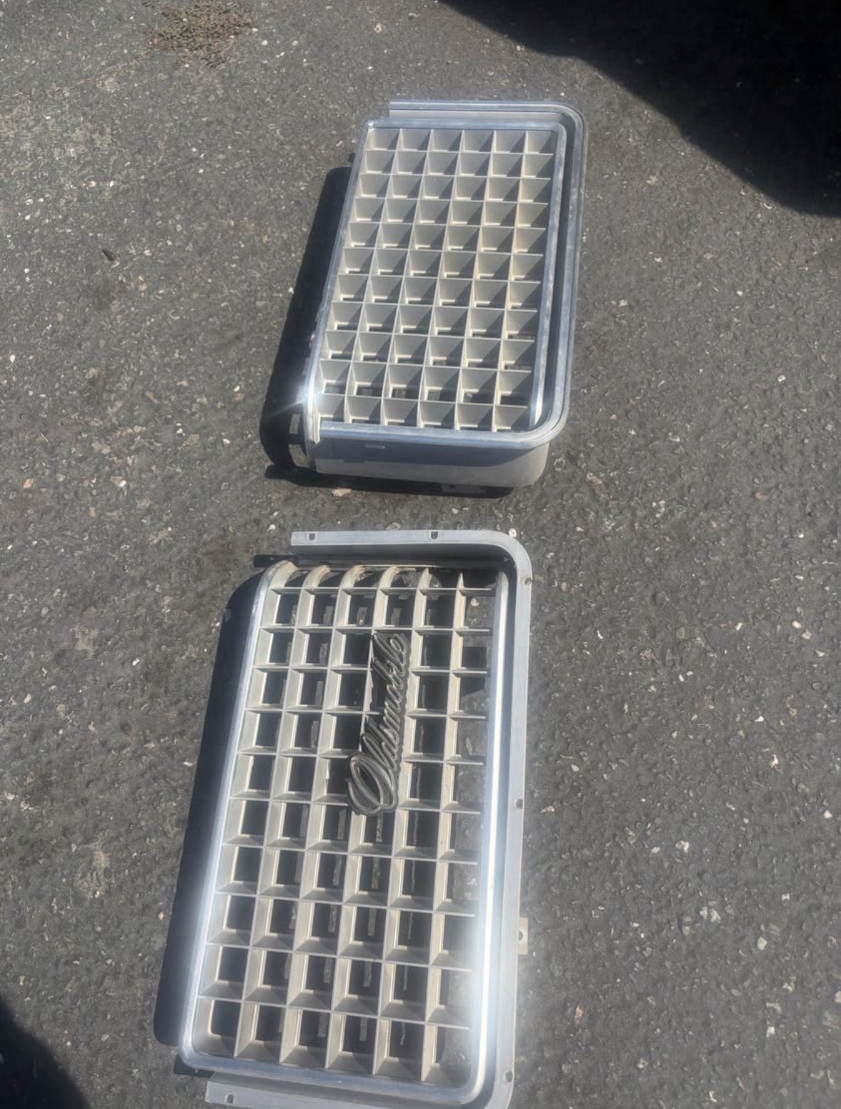 1971-72 OLDSMOBILE Cutlass supreme Grille Inserts