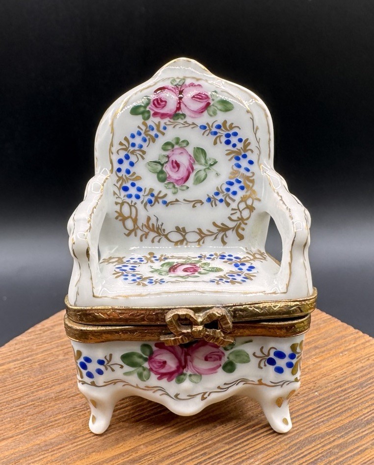 Limoges France Cottage Rose Floral Small Arm Chair Porcelain Hinged Trinket Box Limoges France Cottage Rose Floral Small Arm Chair Porcelain Hinged Trinket Box