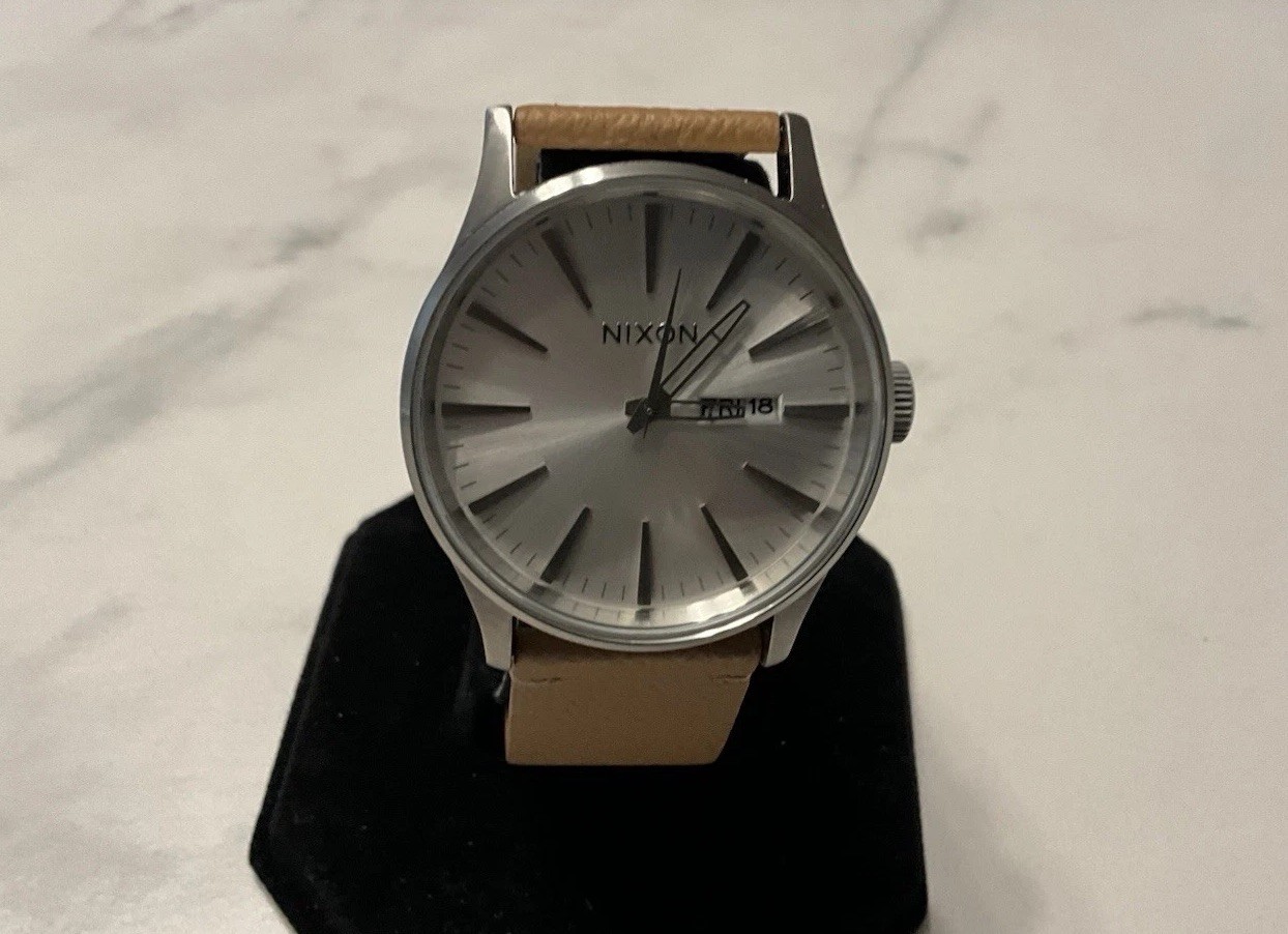 Nixon The Sentry Men’s Watch 42MM 8”leather Band New Battery 