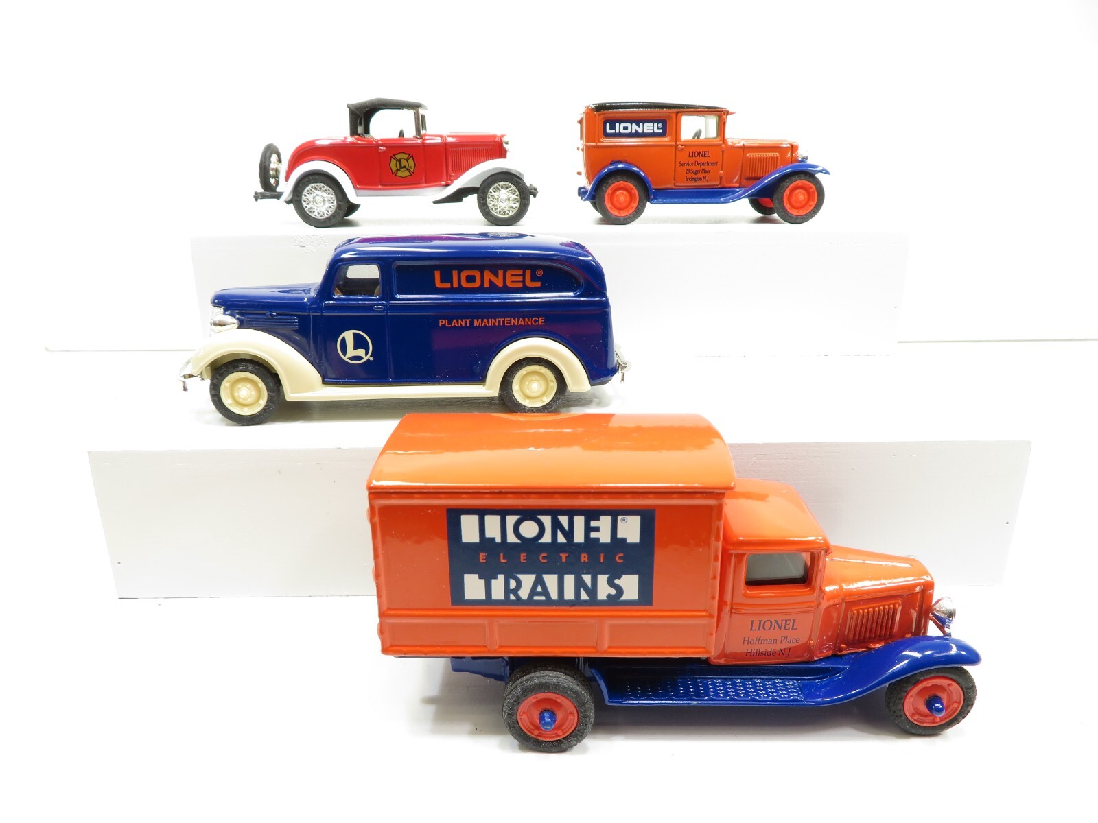 Eastwood Automobilia Lot of 2 ERTL F085 & 3552 Die Cast Cars LN 8156 