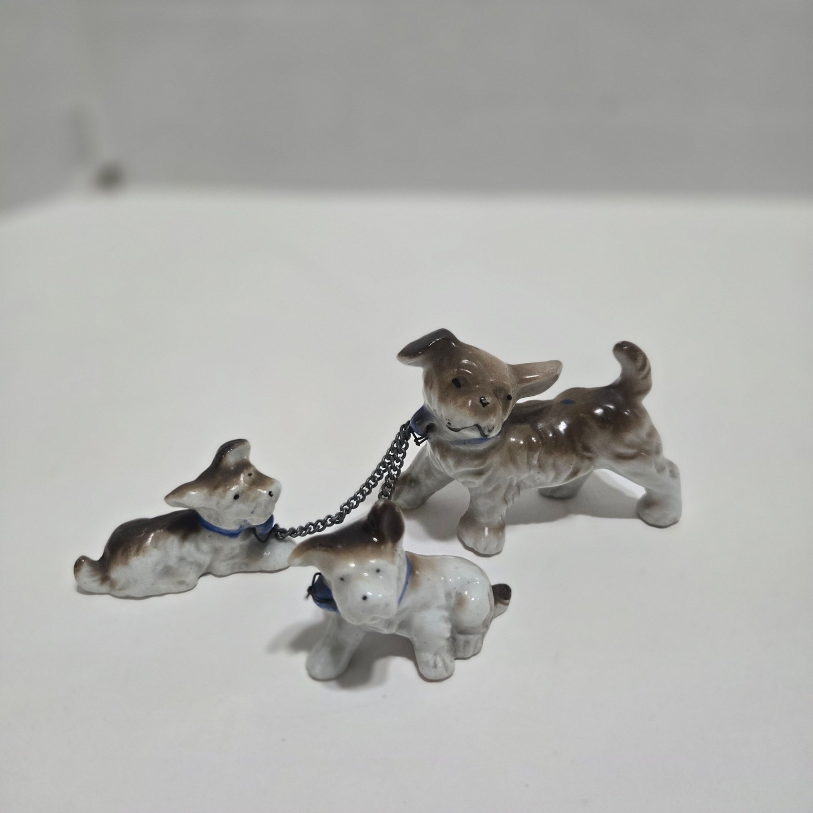 Vintage 1960s Porcelain Dog Family Figurine Mom w/ 2 Puppies on Chain Japan B1 Vintage 1960s Porcelain Dog Family Figurine Mom w/ 2 Puppies on Chain Japan B1