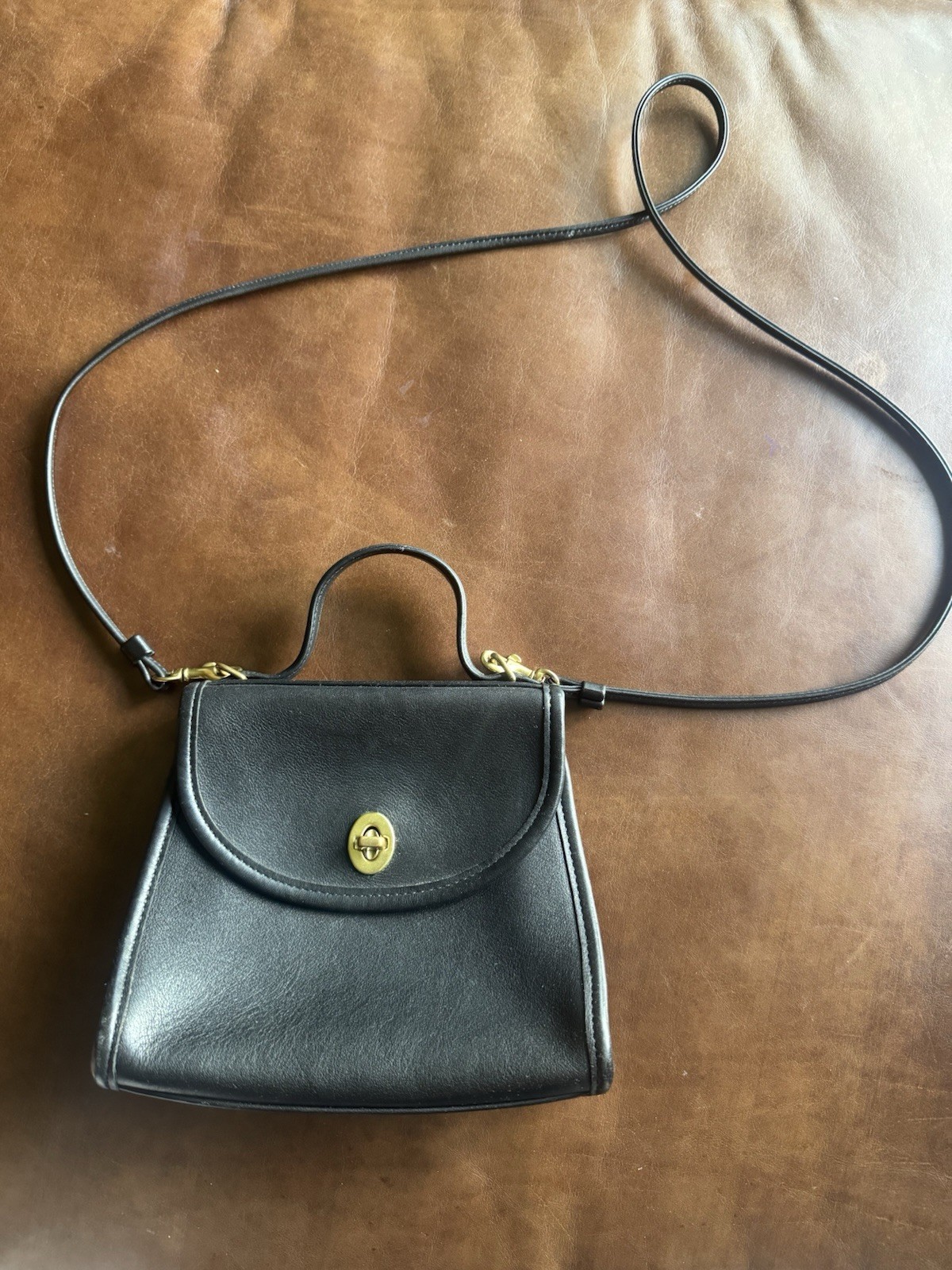 Authentic Coach Regina Crossbody Bag Purse Vintage Leather Turn Lock #9983 Authentic Coach Regina Crossbody Bag Purse Vintage Leather Turn Lock #9983