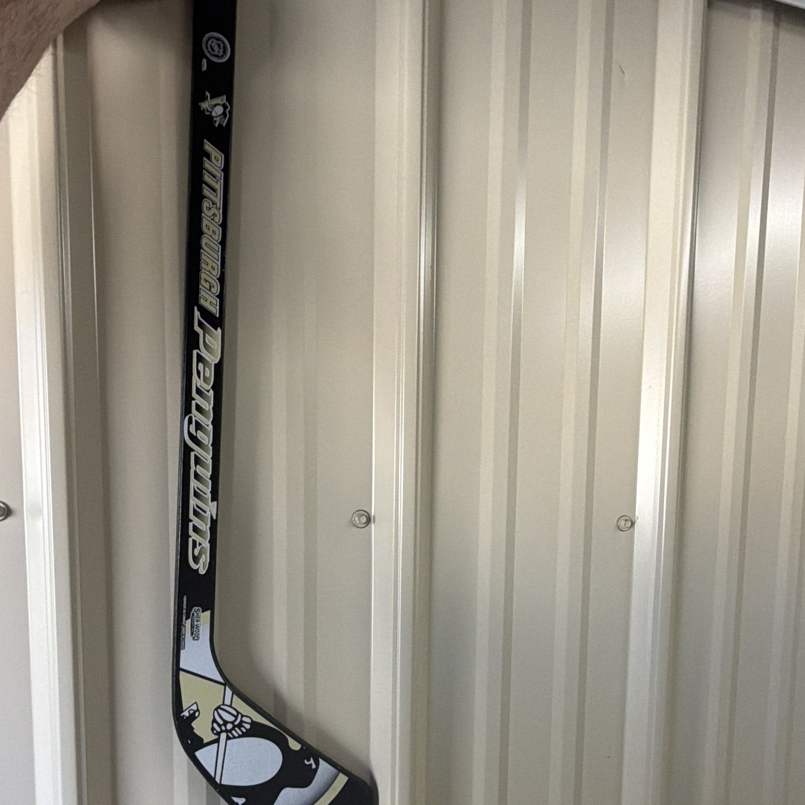 Sher-Wood NHL Pittsburgh Penguins Grip Hockey Stick Black Replicator mini Sher-Wood NHL Pittsburgh Penguins Grip Hockey Stick Black Replicator mini