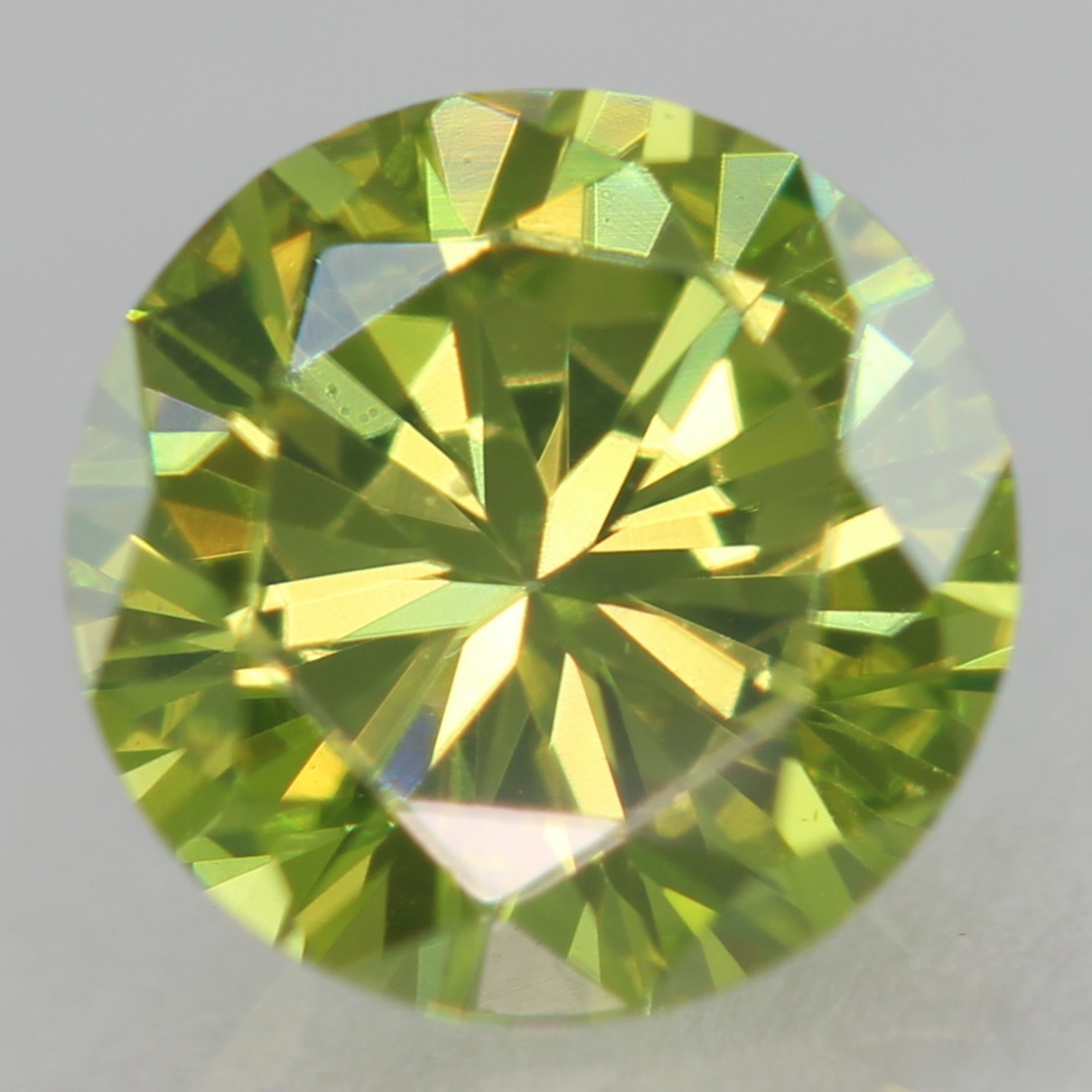 Cert 0.54 Carat Vivid Green VVS1 Round Brilliant Natural Enhanced Diamond 5.26mm