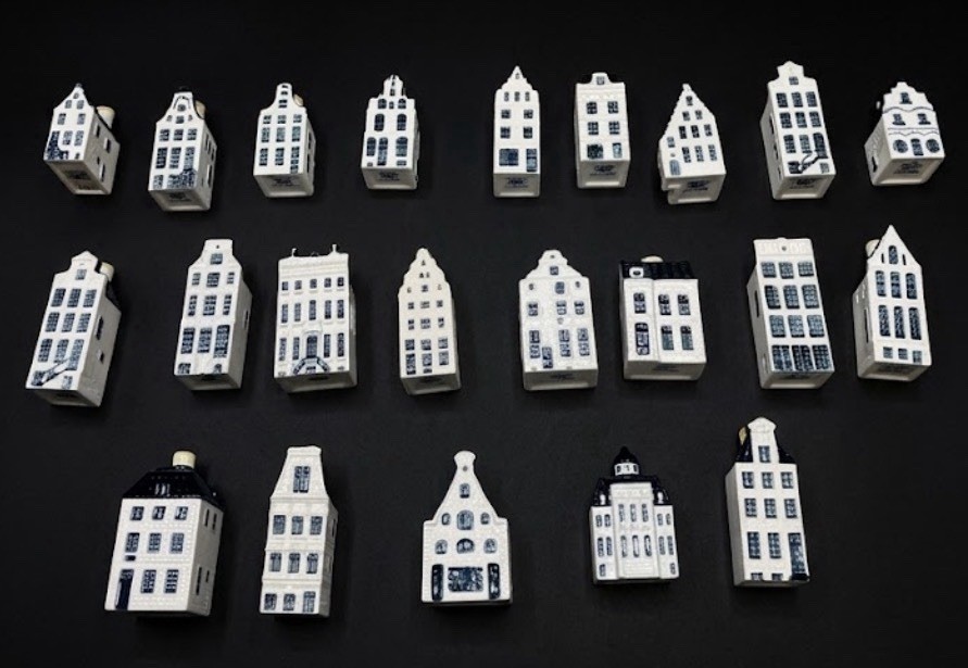 Lot of 22 KLM Royal Dutch Delft Blue Miniature Houses Amsterdam Buildings