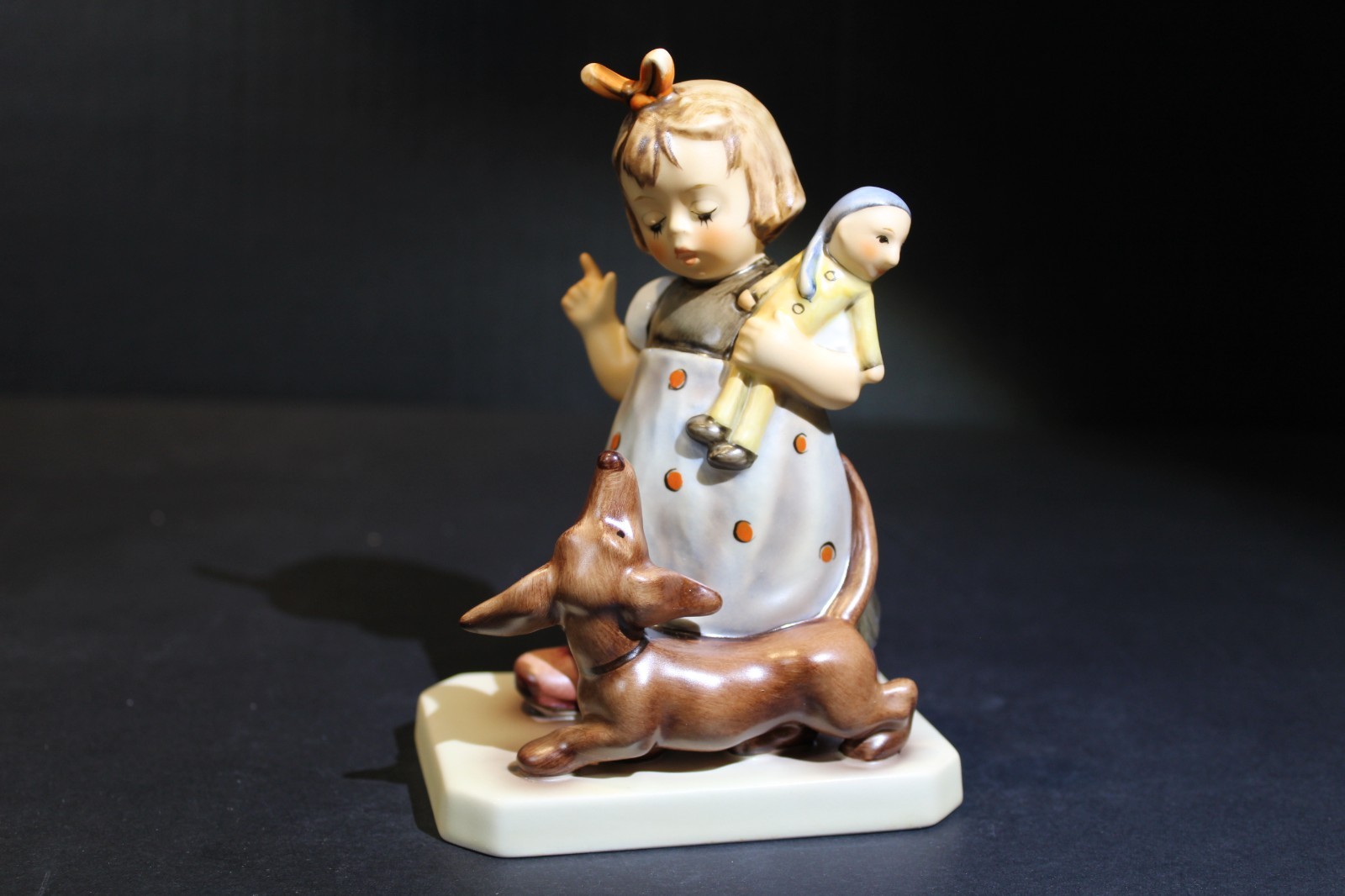 Goebel Hummel Figurine BEHAVE 5.25”Tall TMK 7 VINTAGE HUM 339 20 year club Goebel Hummel Figurine BEHAVE 5.25”Tall TMK 7 VINTAGE HUM 339 20 year club