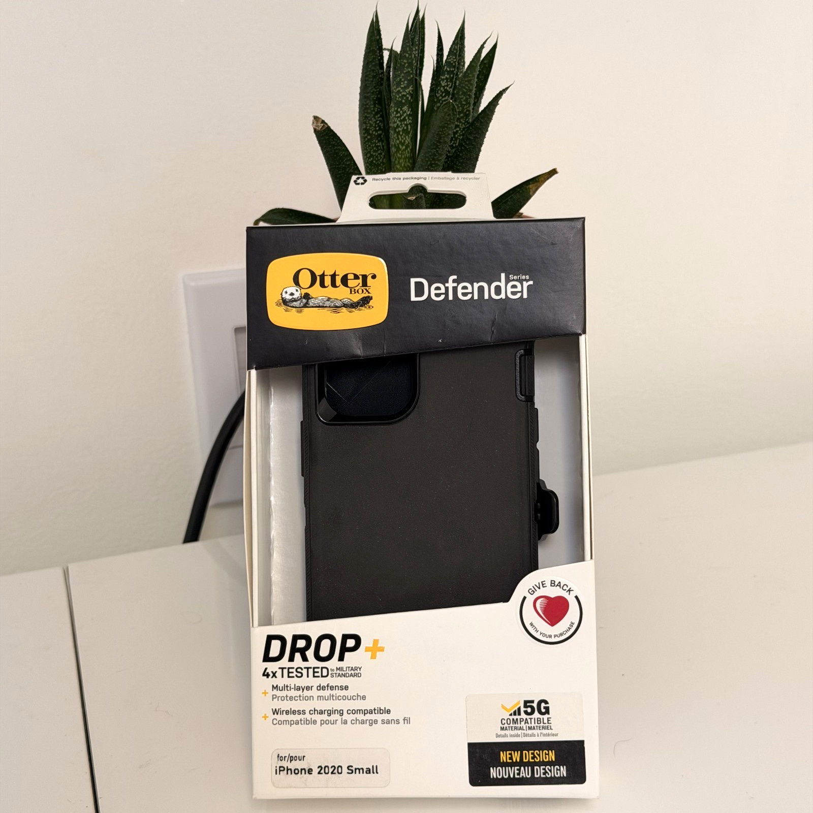 New OtterBox Defender Series Case for iPhone 12 mini Black 77-65352 New OtterBox Defender Series Case for iPhone 12 mini Black 77-65352