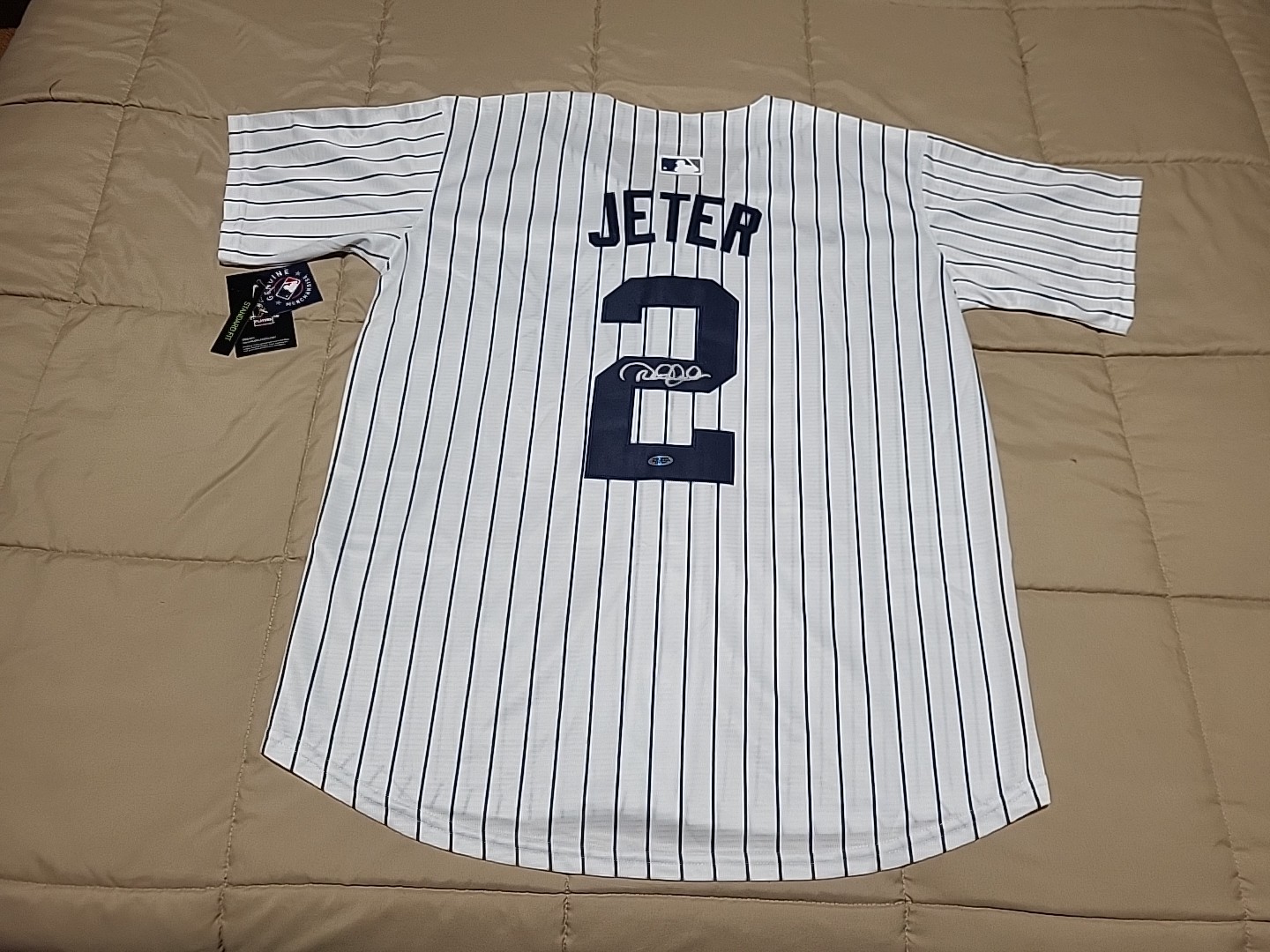 DEREK JETER Uniform #2 Hand-Signed Autographed Jersey W/COA (NEW YORK YANKEES) DEREK JETER Uniform #2 Hand-Signed Autographed Jersey W/COA (NEW YORK YANKEES)